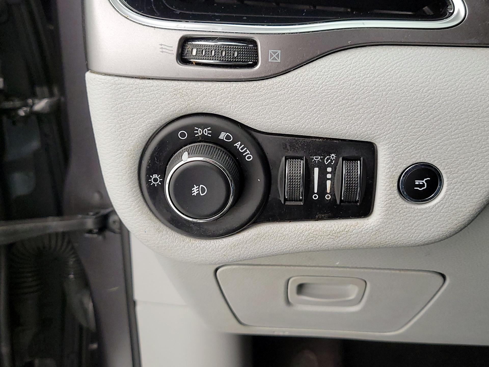 Thumbnail: 2019 Jeep Cherokee - 13