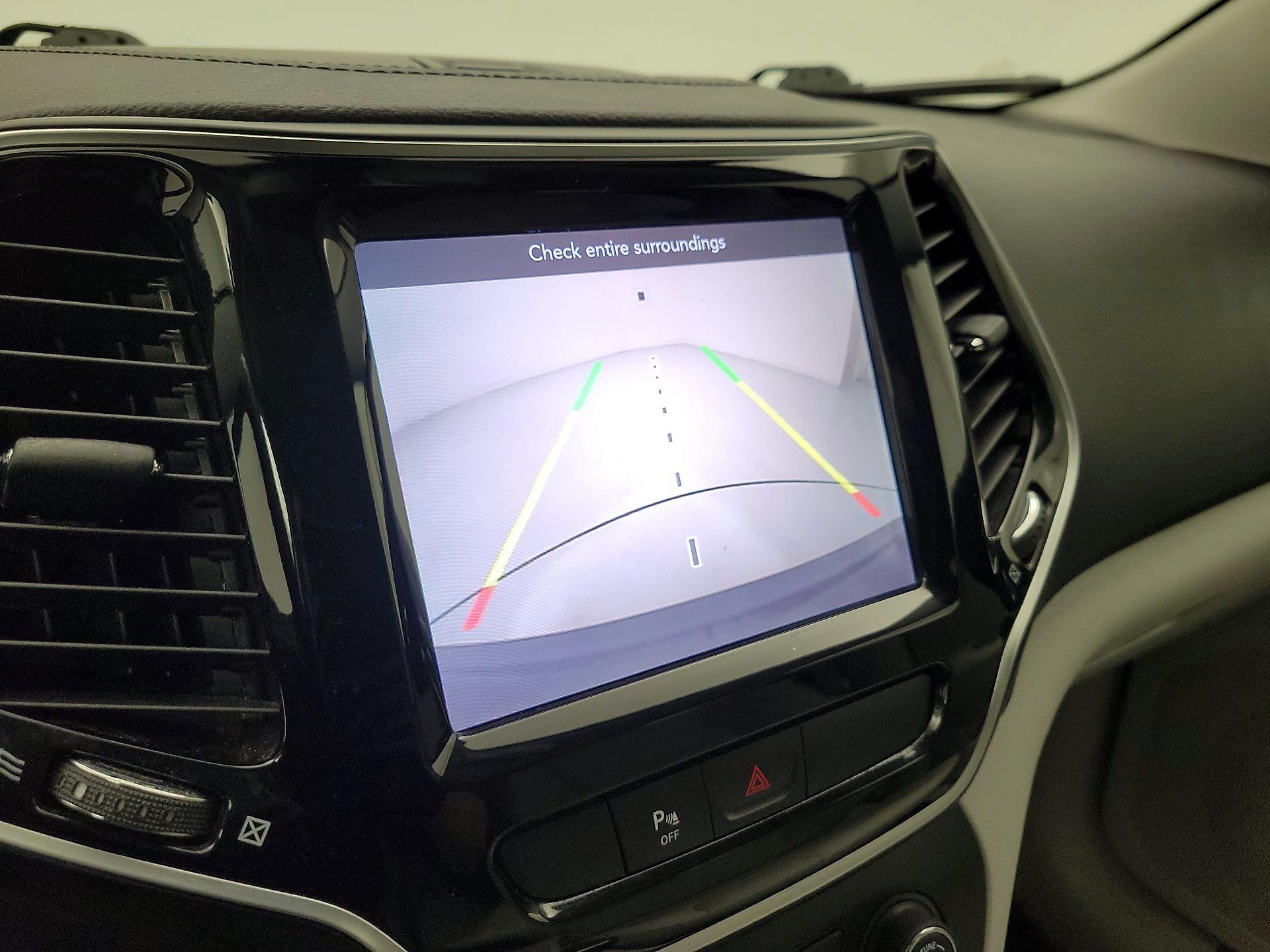 Thumbnail: 2019 Jeep Cherokee - 14