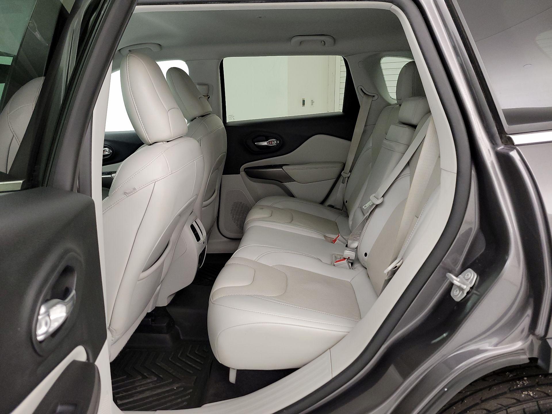 Thumbnail: 2019 Jeep Cherokee - 19