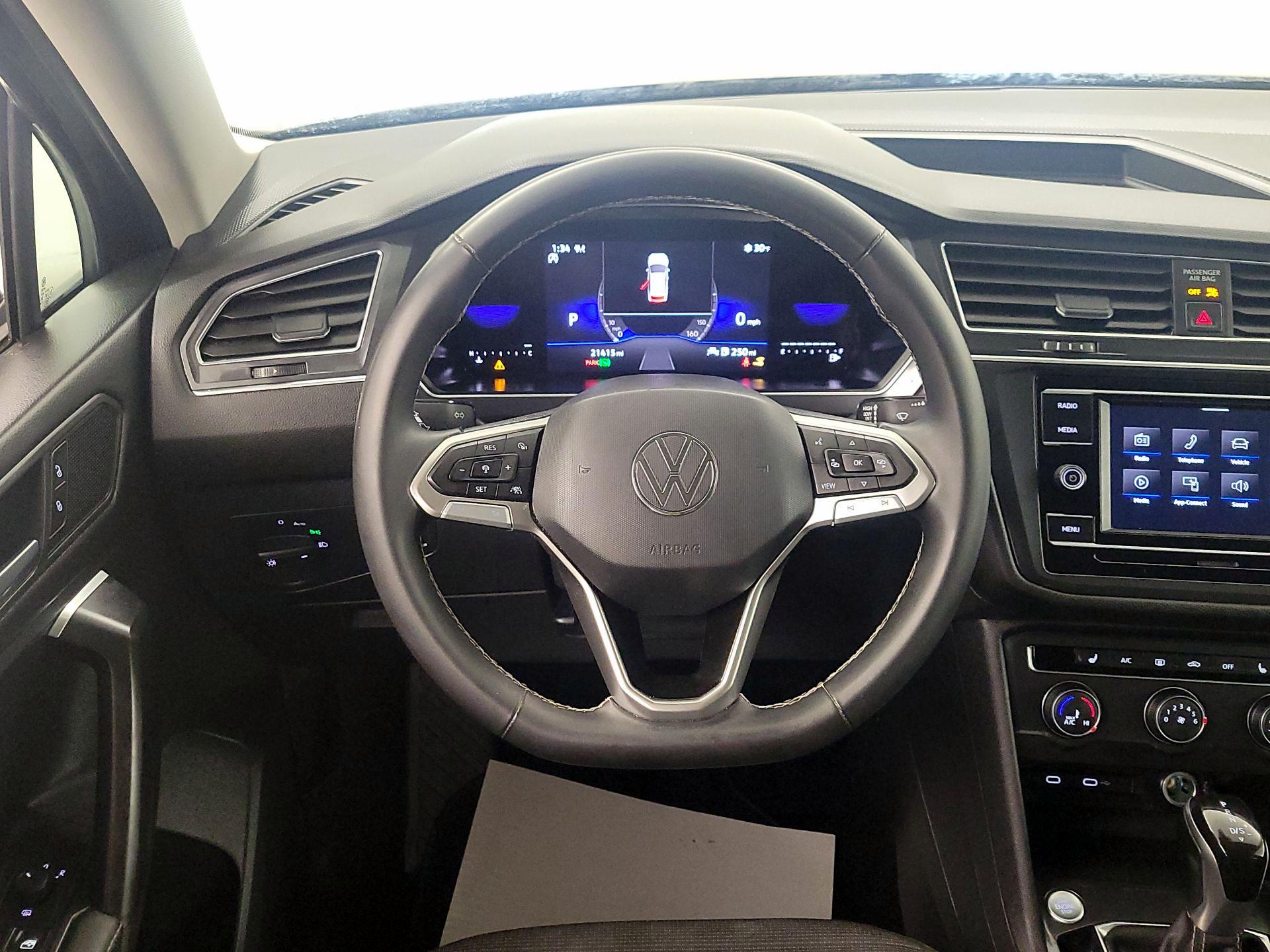 Thumbnail: 2022 Volkswagen Tiguan - 10