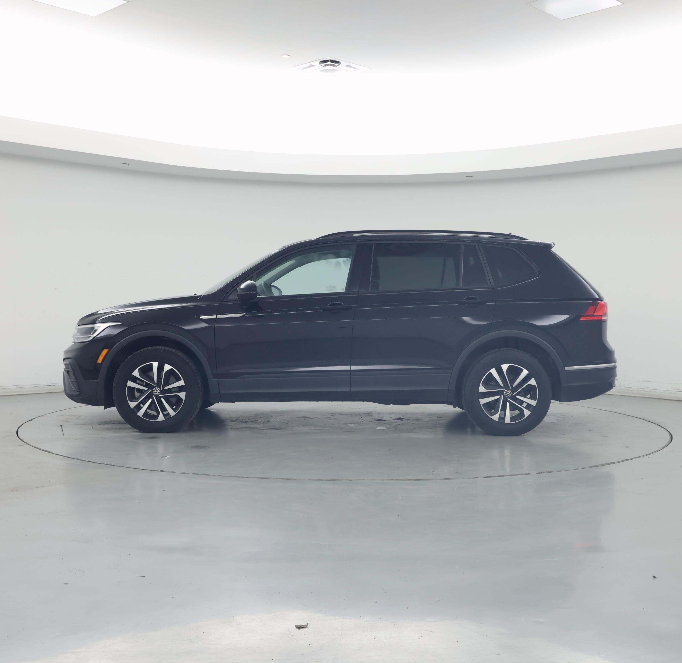 Thumbnail: 2022 Volkswagen Tiguan - 3