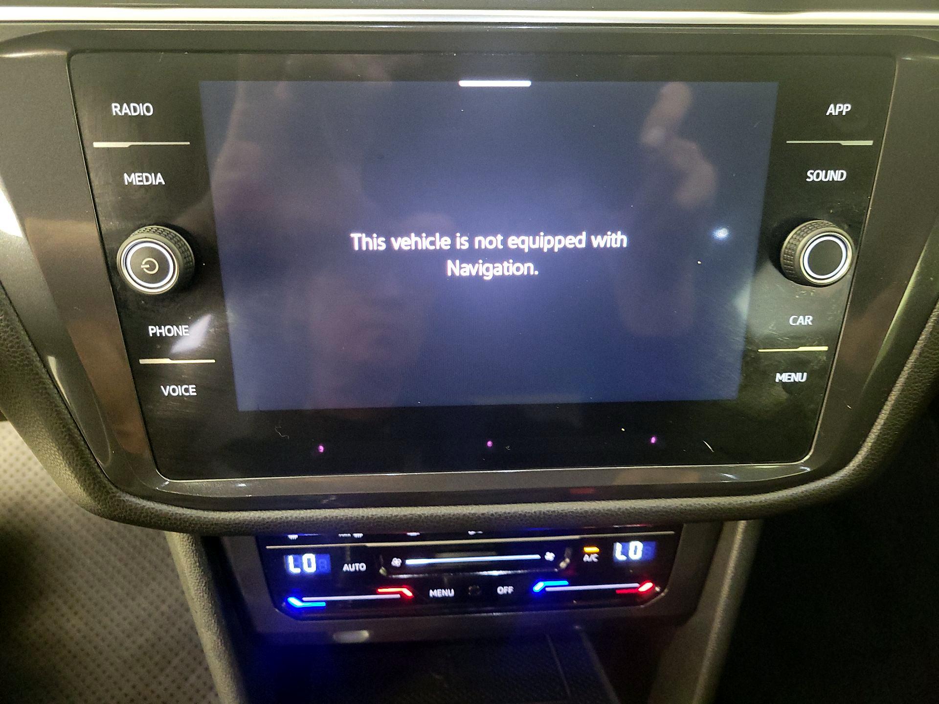 Thumbnail: 2022 Volkswagen Tiguan - 14