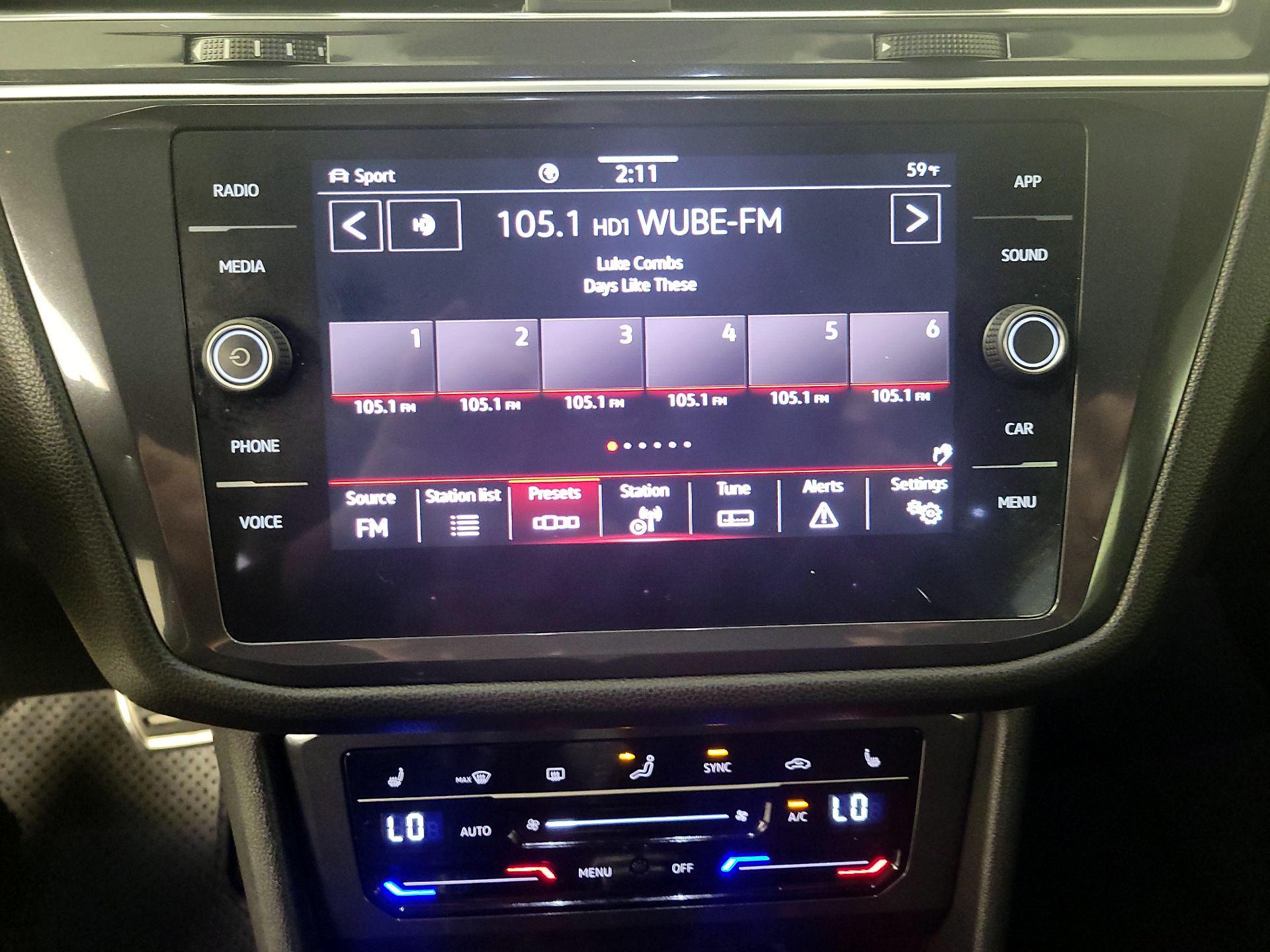 Thumbnail: 2022 Volkswagen Tiguan - 16