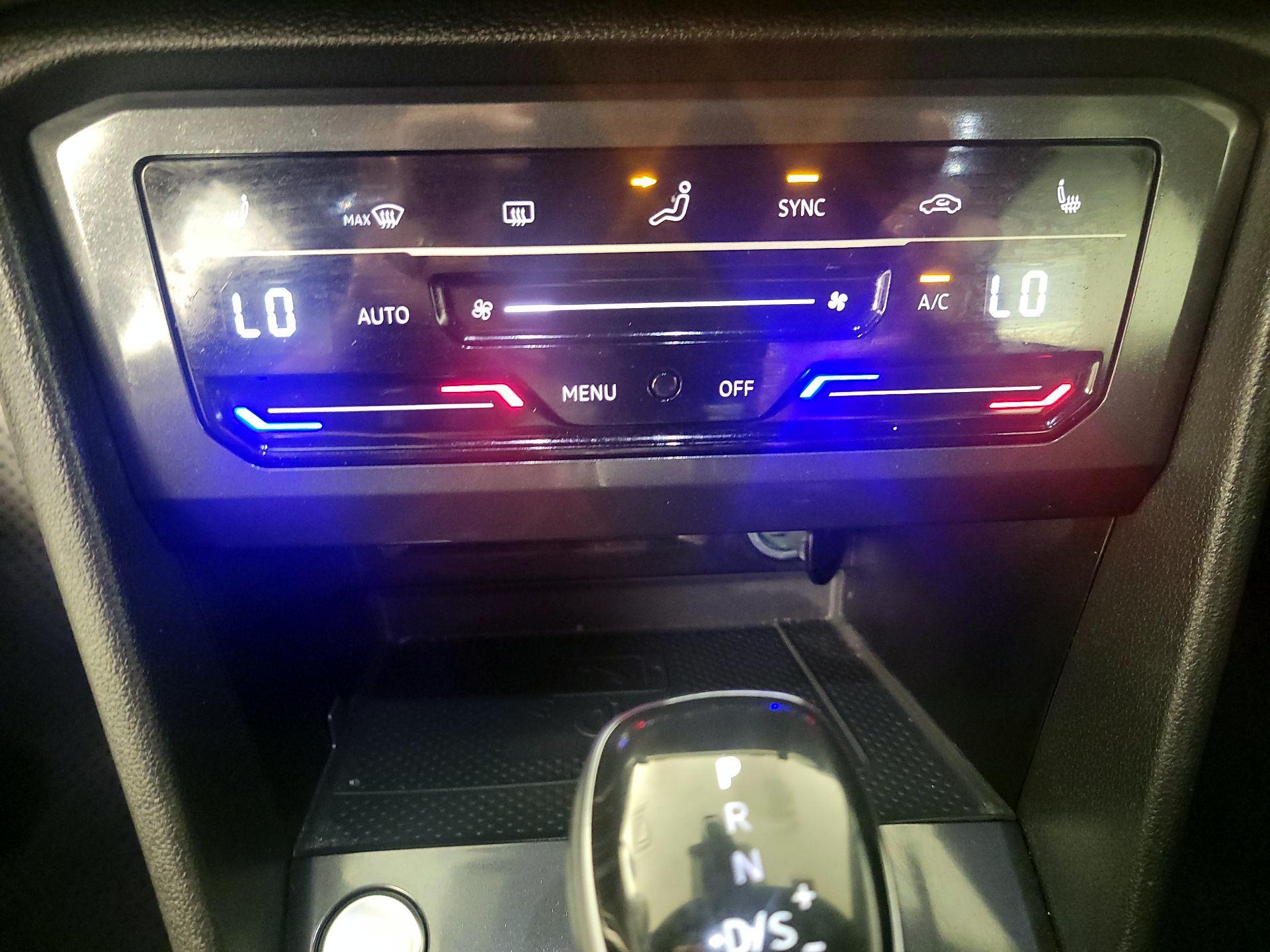 Thumbnail: 2022 Volkswagen Tiguan - 17