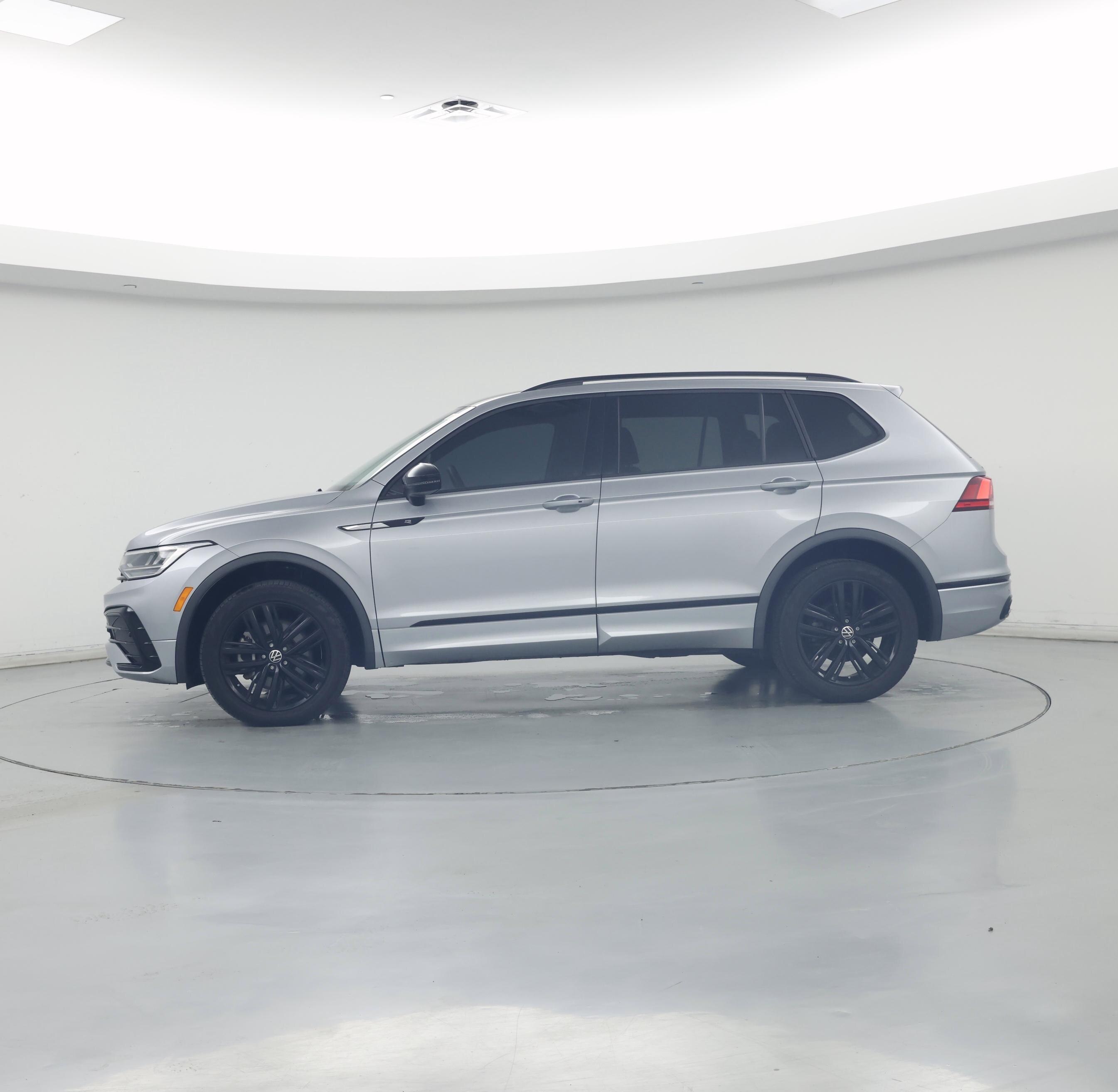 Thumbnail: 2022 Volkswagen Tiguan - 3