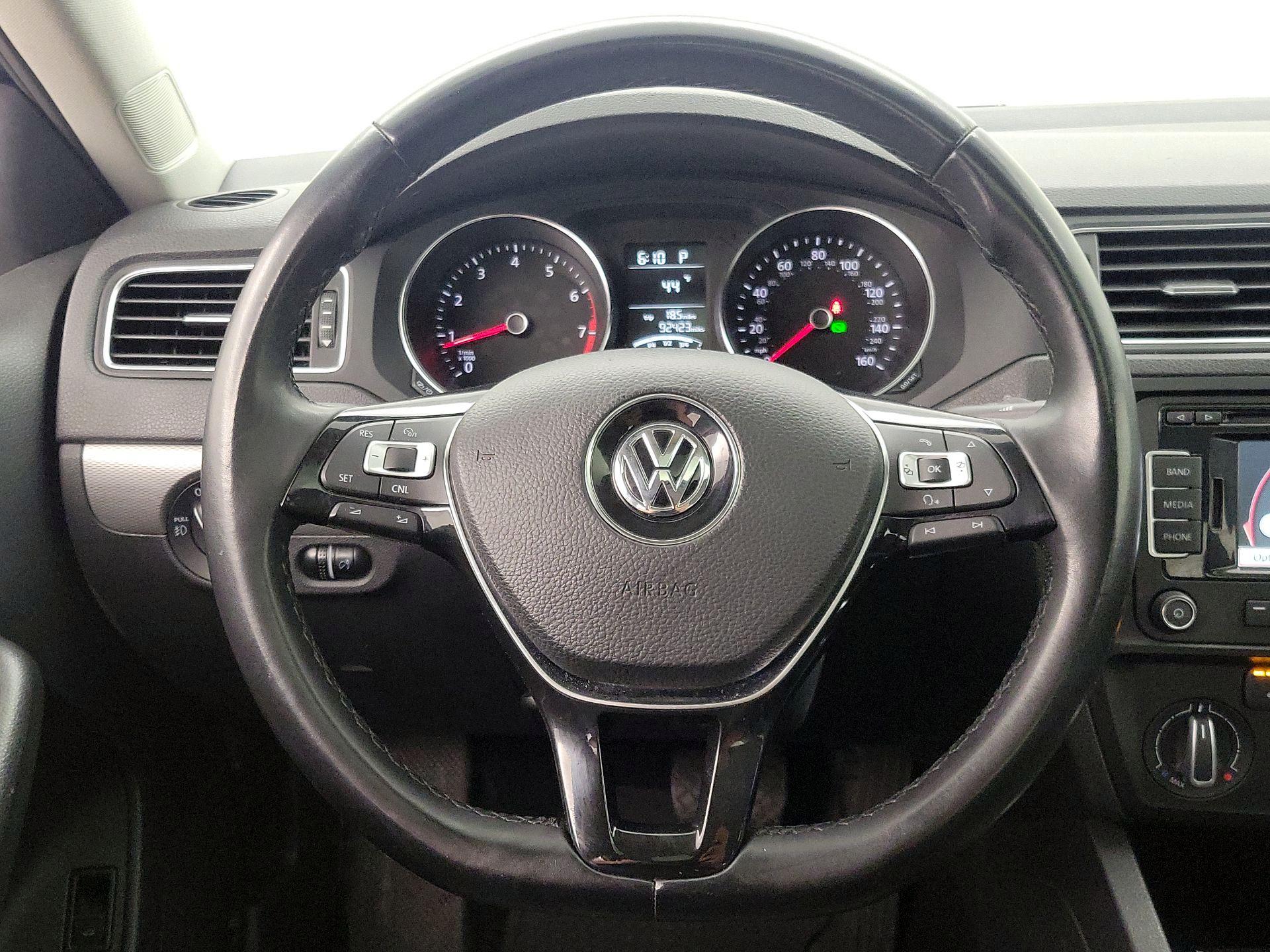 Thumbnail: 2015 Volkswagen Jetta - 10