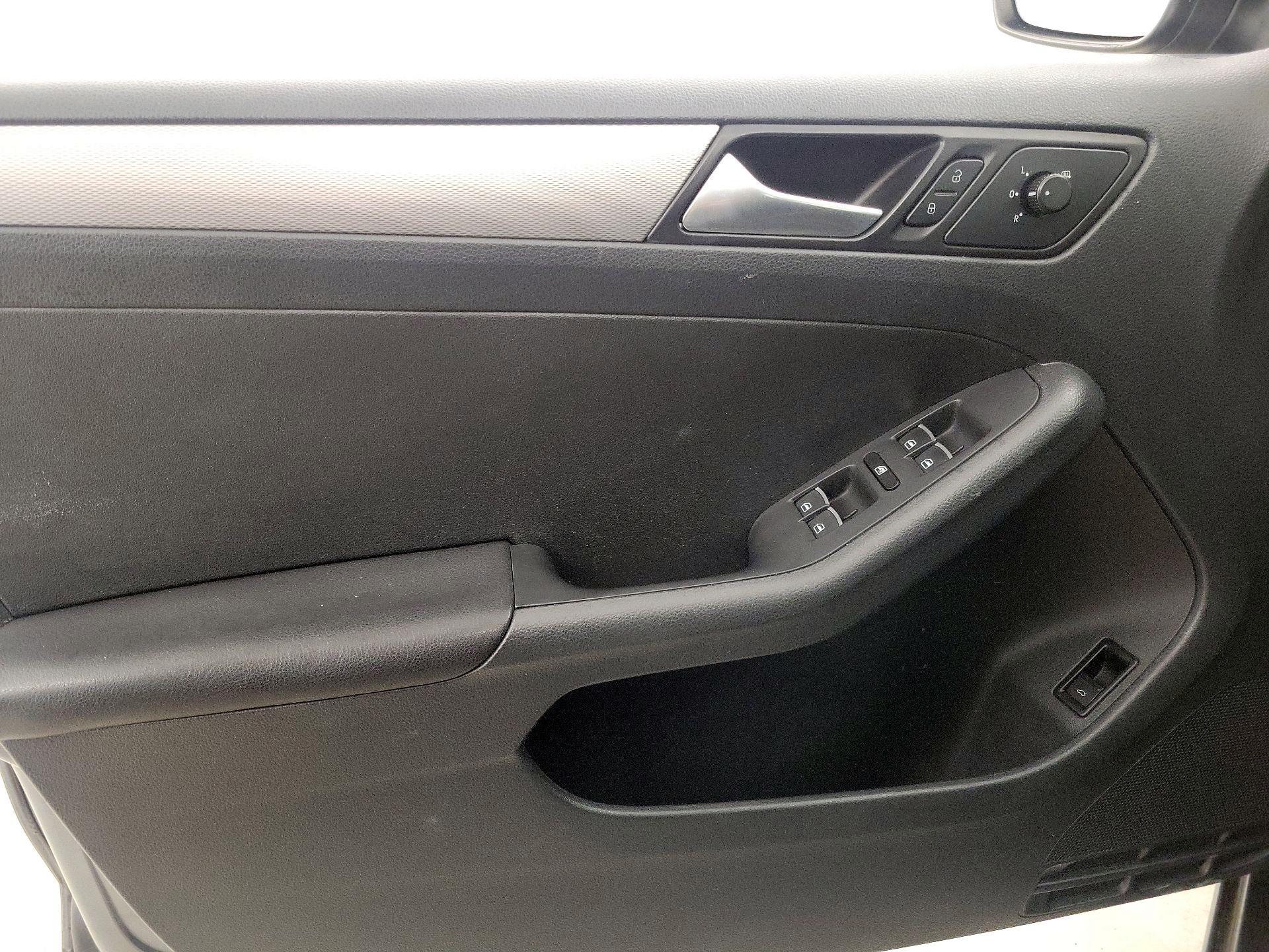 Thumbnail: 2015 Volkswagen Jetta - 12