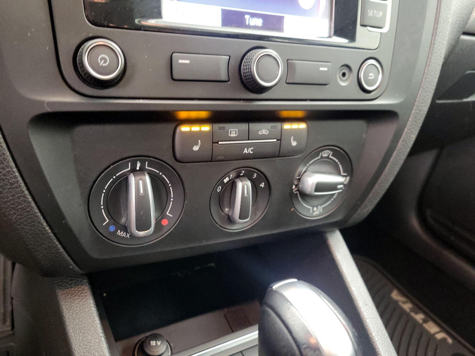 Thumbnail: 2015 Volkswagen Jetta - 16