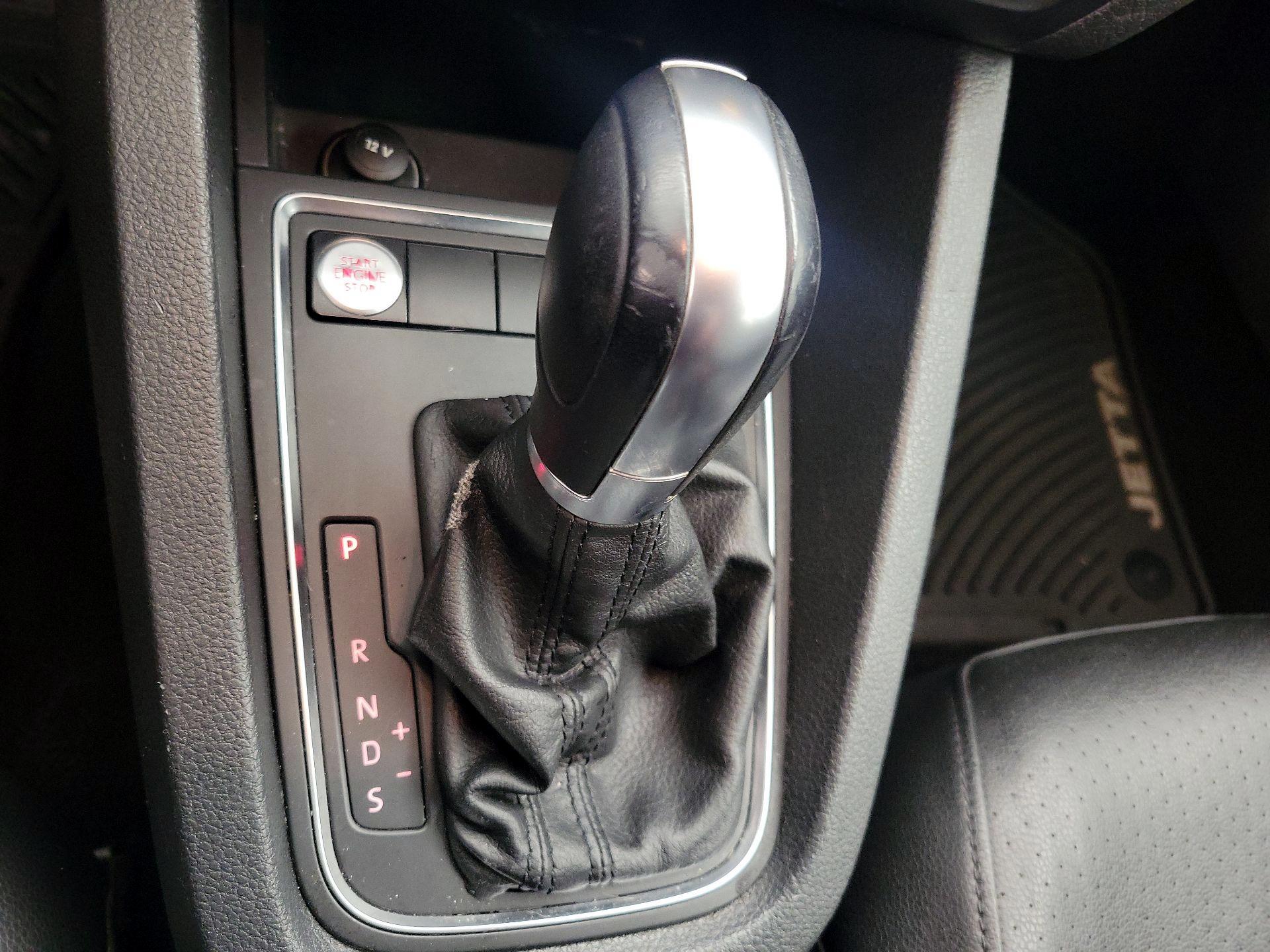 Thumbnail: 2015 Volkswagen Jetta - 17