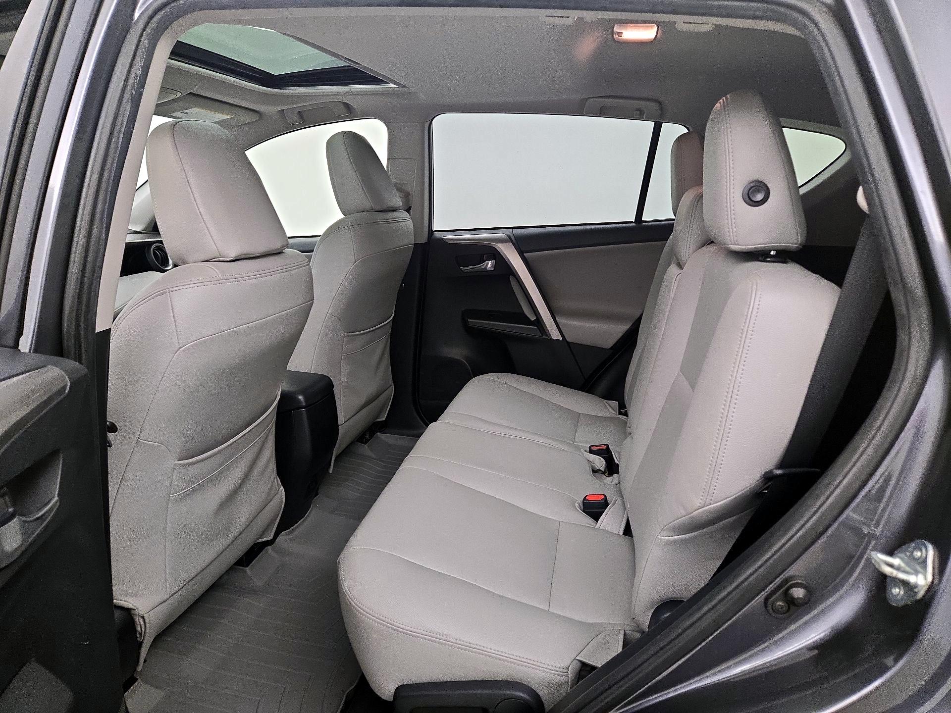 Thumbnail: 2018 Toyota RAV4 - 20