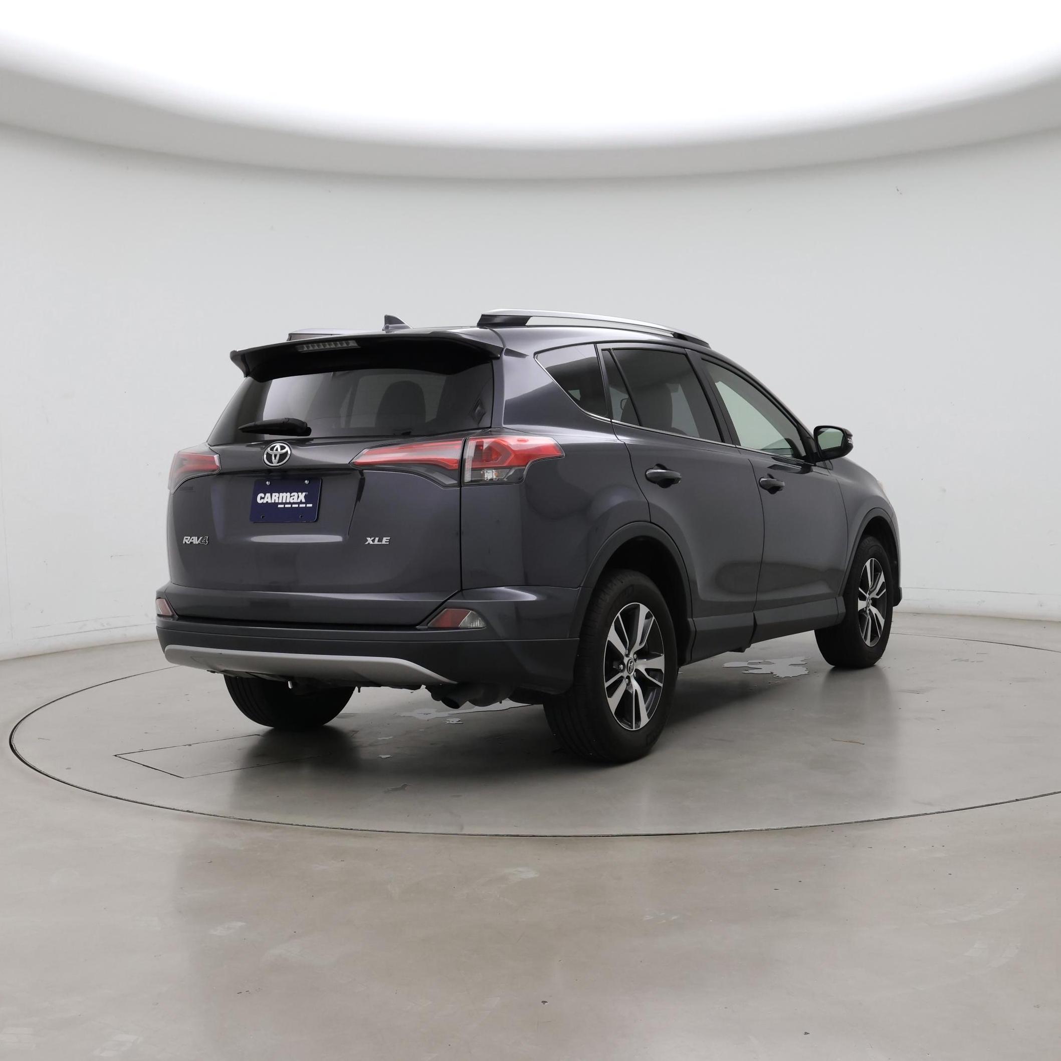 Thumbnail: 2018 Toyota RAV4 - 8