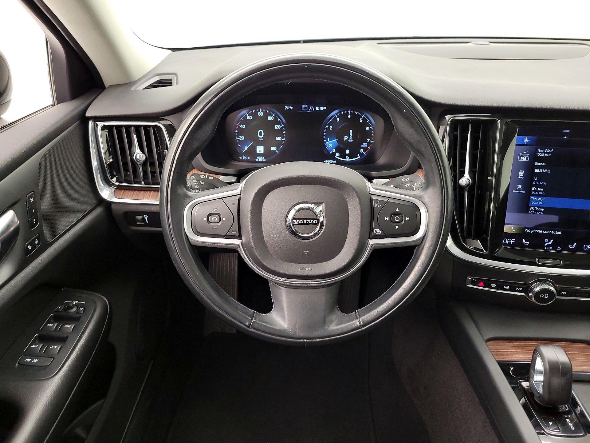 Thumbnail: 2022 Volvo S60 - 10