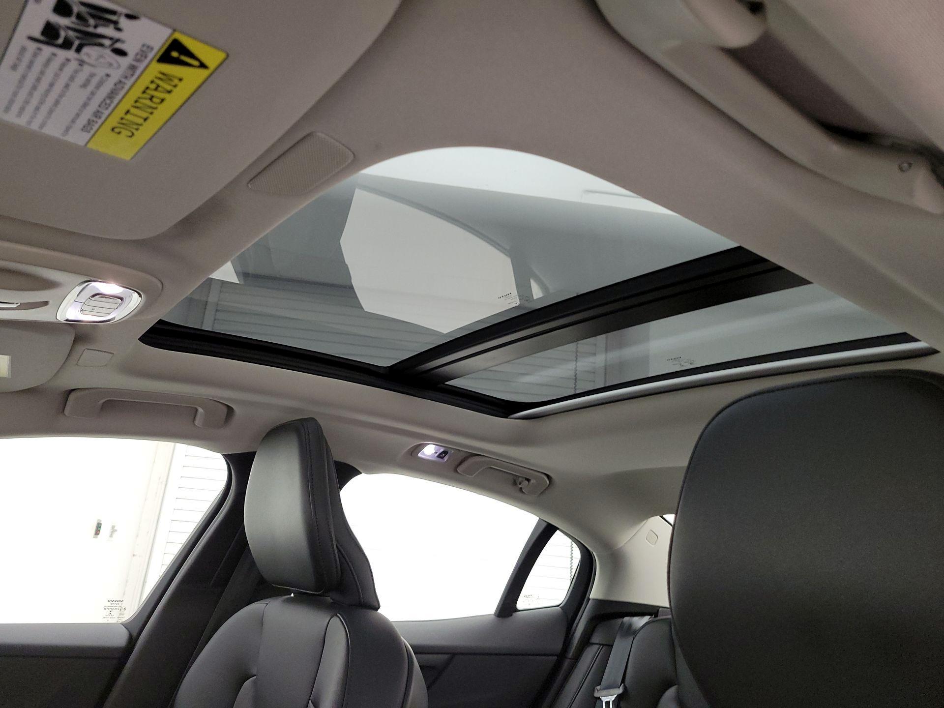 Thumbnail: 2022 Volvo S60 - 20