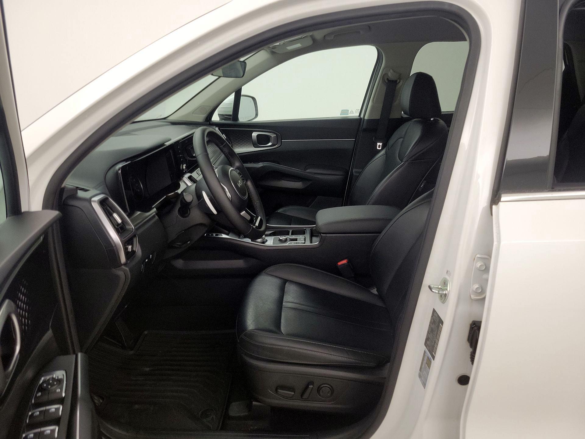 Thumbnail: 2022 Kia Sorento - 11