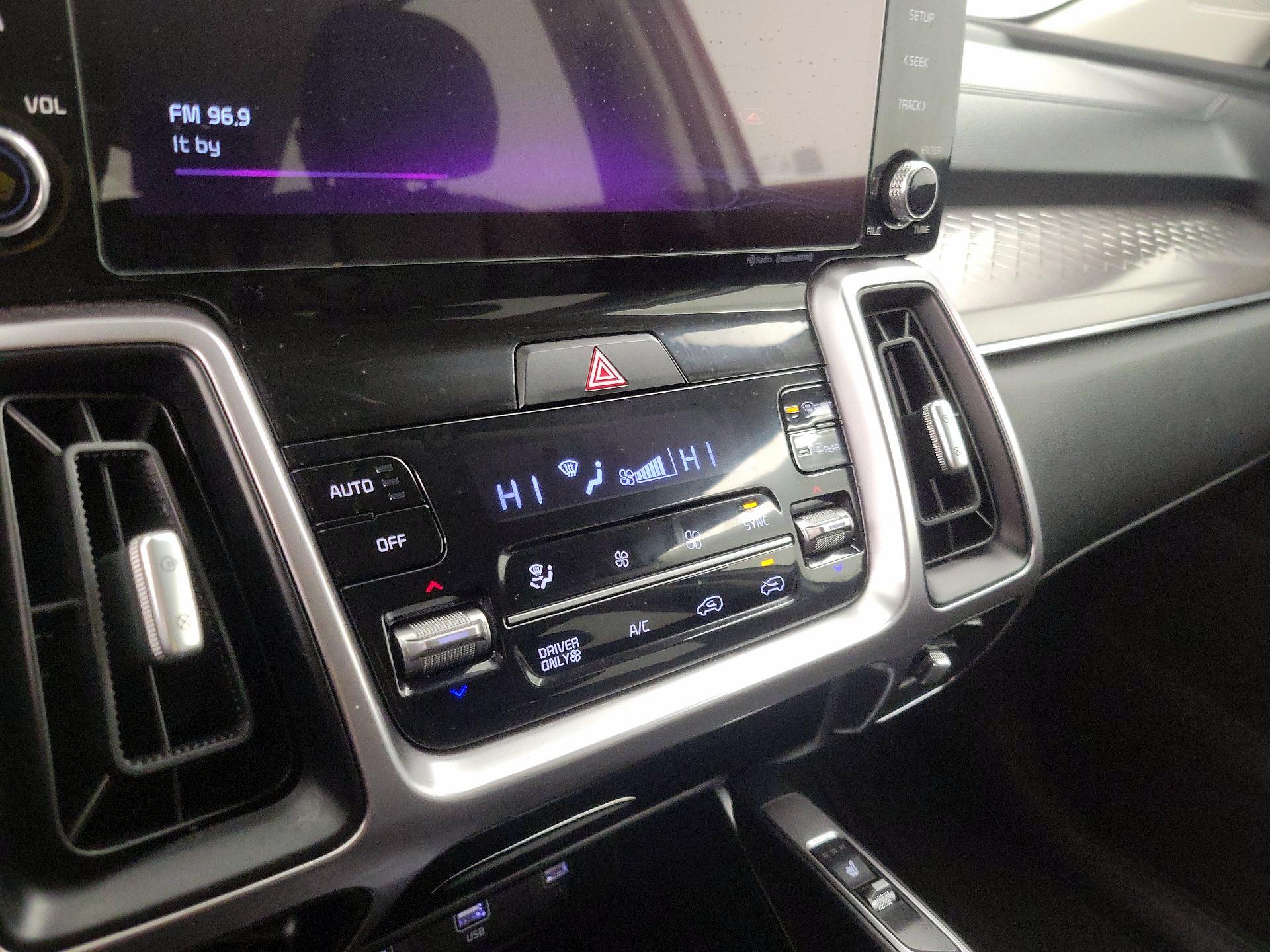 Thumbnail: 2022 Kia Sorento - 17