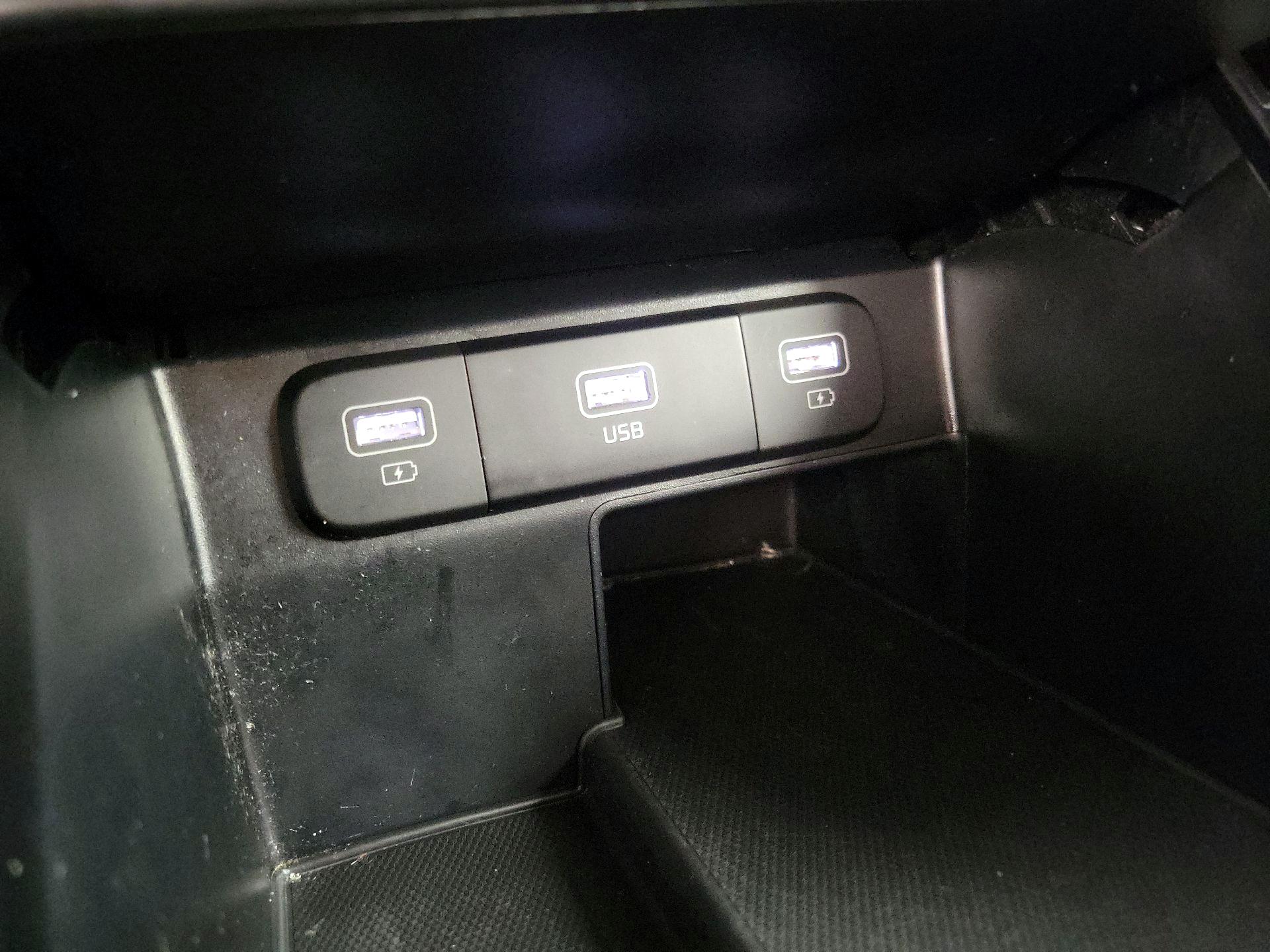 Thumbnail: 2022 Kia Sorento - 19