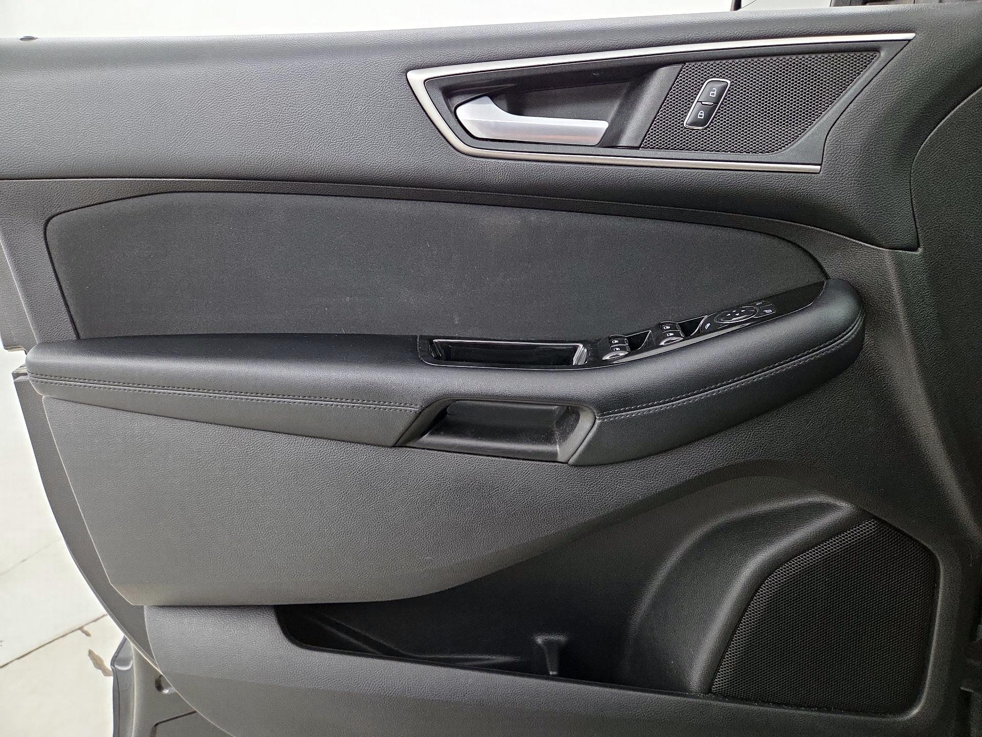 Thumbnail: 2017 Ford Edge - 12