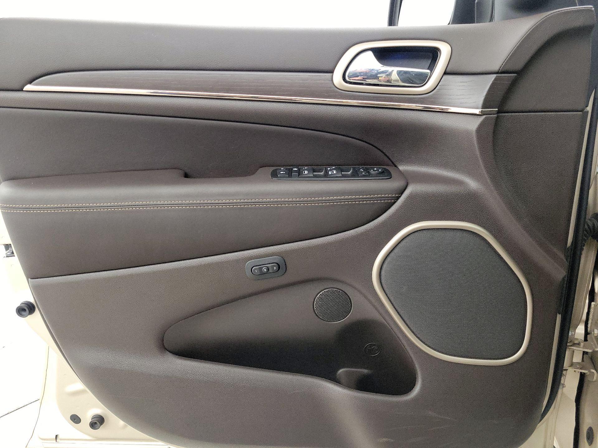 Thumbnail: 2014 Jeep Grand Cherokee - 12