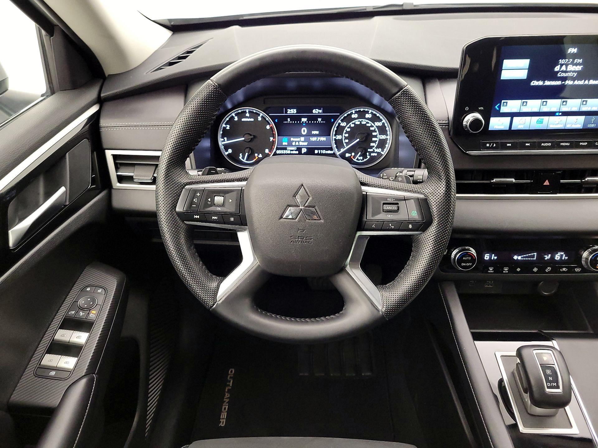 Thumbnail: 2023 Mitsubishi Outlander - 10