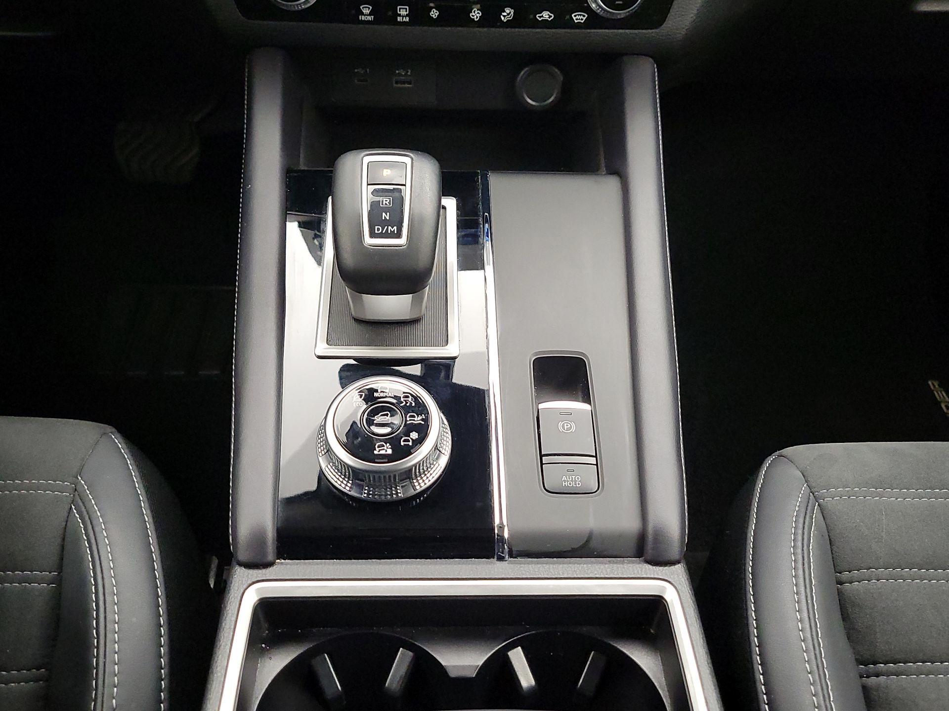 Thumbnail: 2023 Mitsubishi Outlander - 18