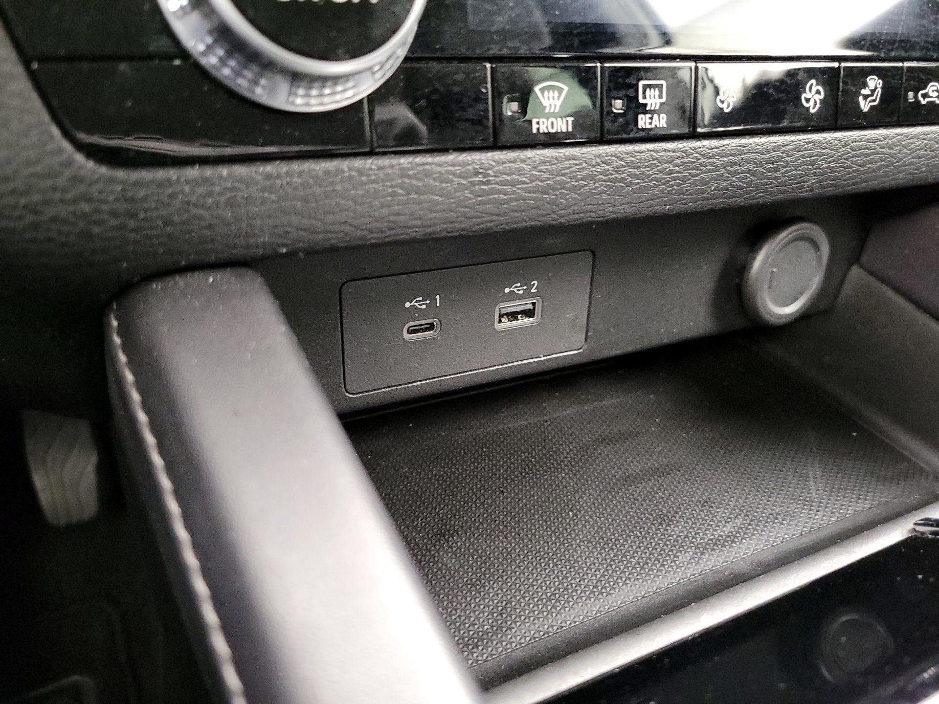 Thumbnail: 2023 Mitsubishi Outlander - 19