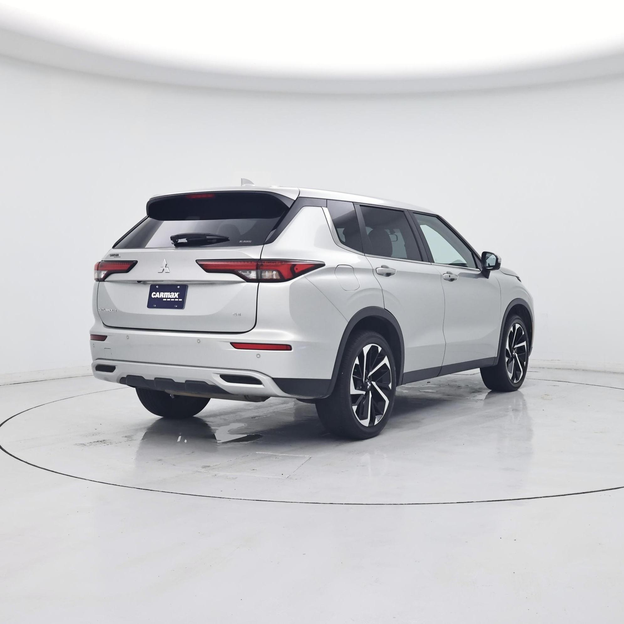 Thumbnail: 2023 Mitsubishi Outlander - 8