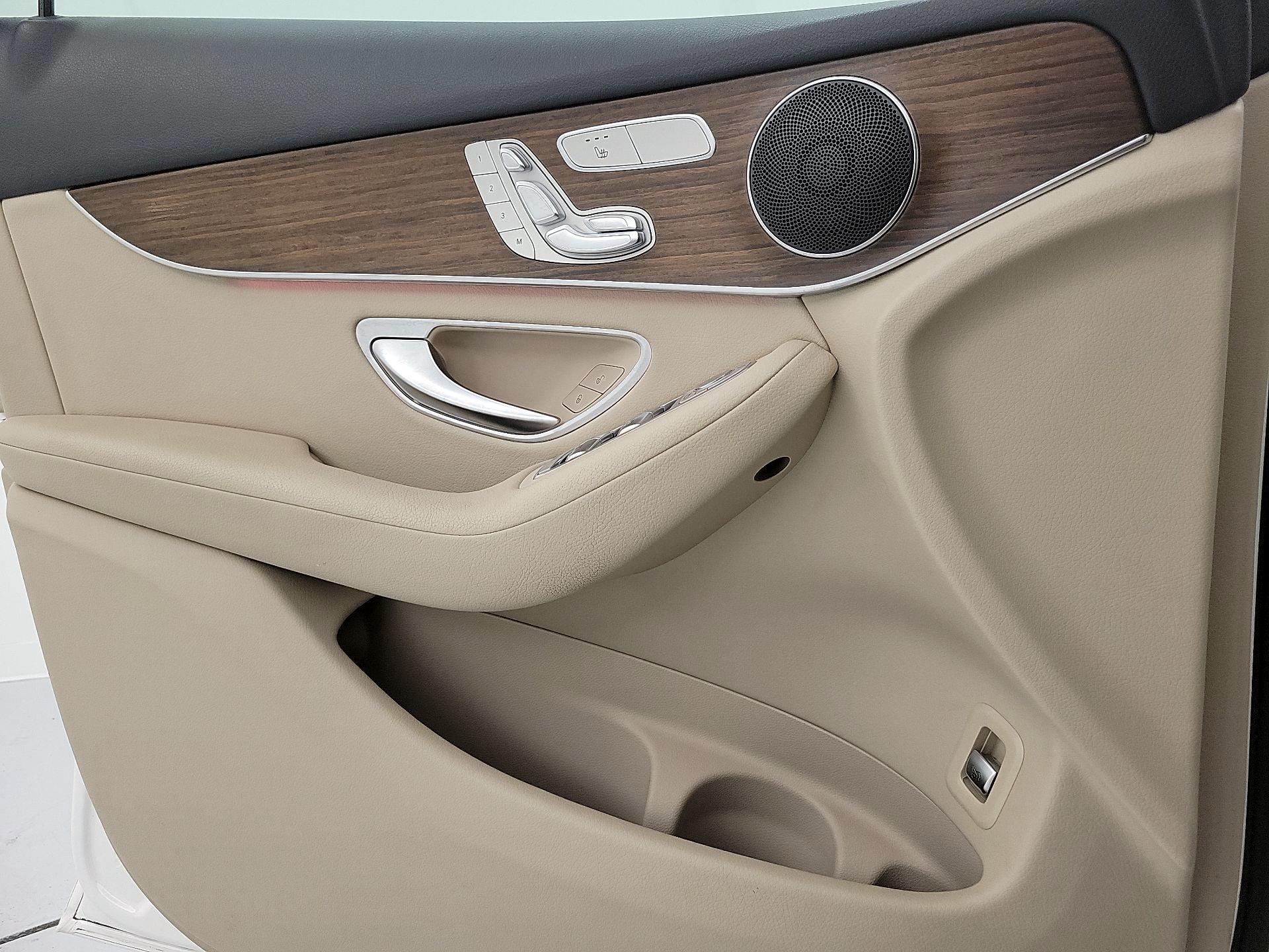 Thumbnail: 2022 Mercedes-Benz GLC - 12