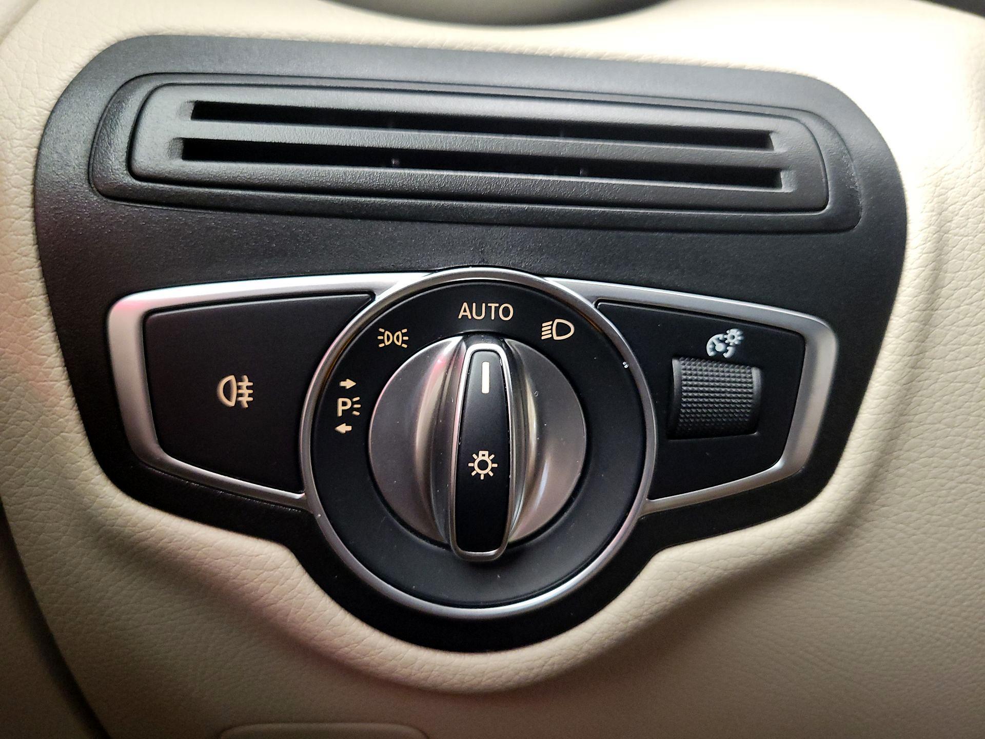 Thumbnail: 2022 Mercedes-Benz GLC - 13