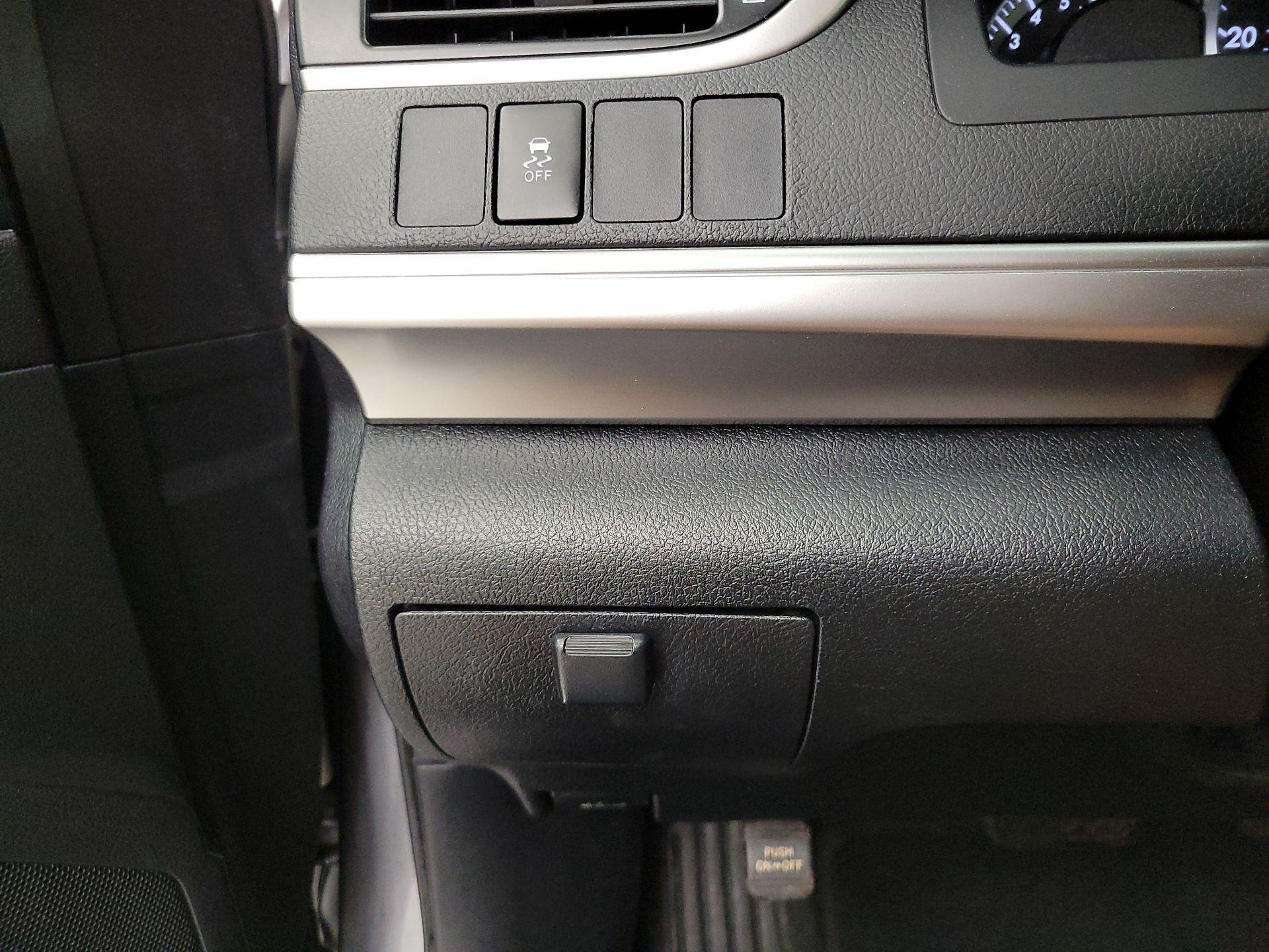 Thumbnail: 2014 Toyota Camry - 13