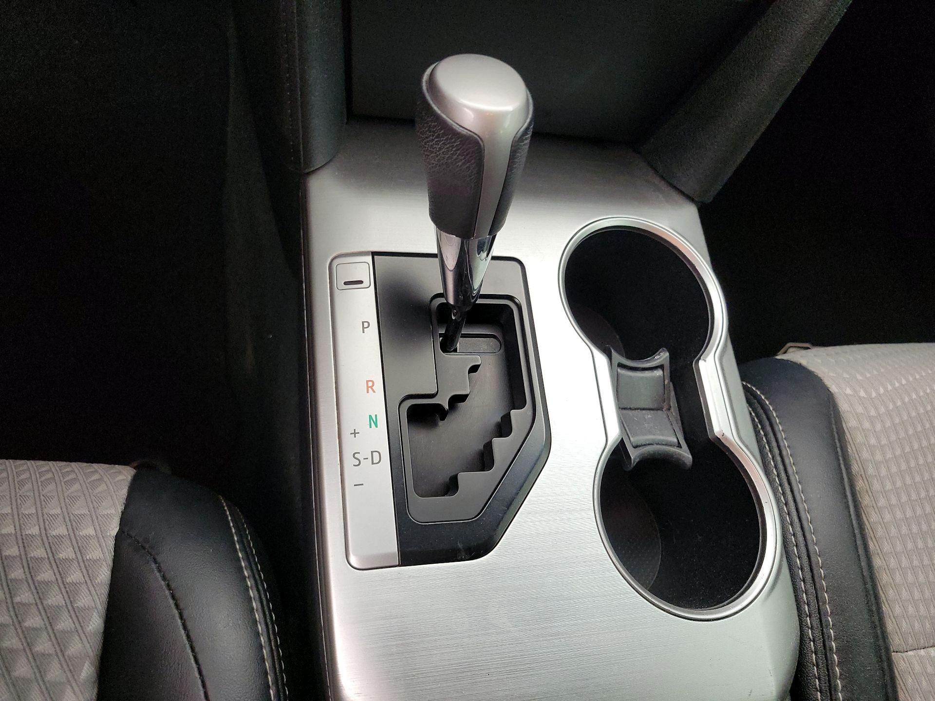 Thumbnail: 2014 Toyota Camry - 18