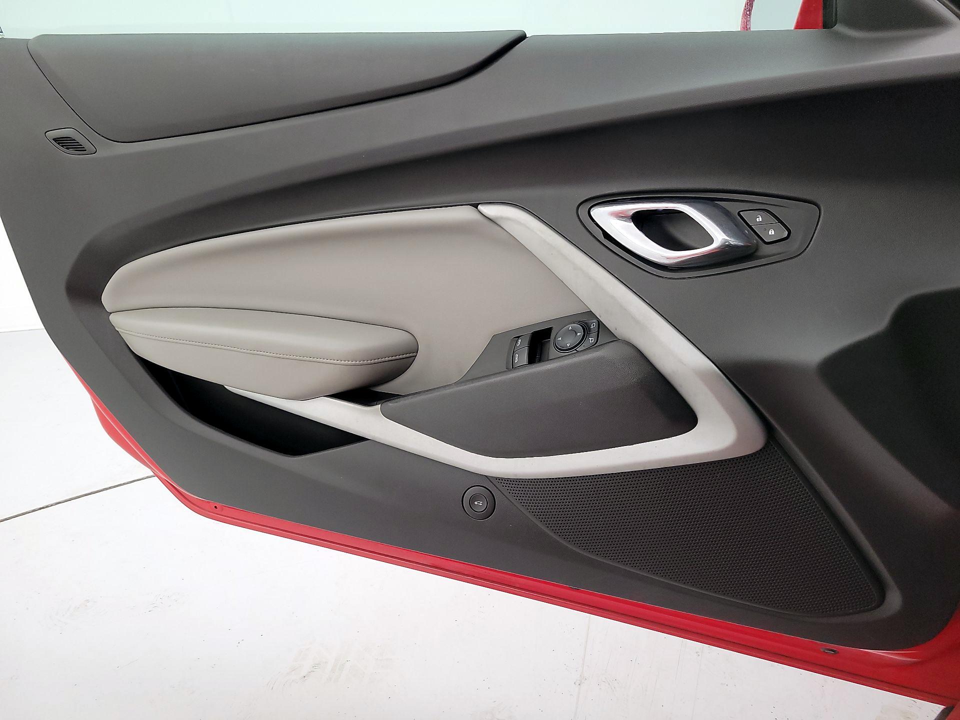 Thumbnail: 2017 Chevrolet Camaro - 12