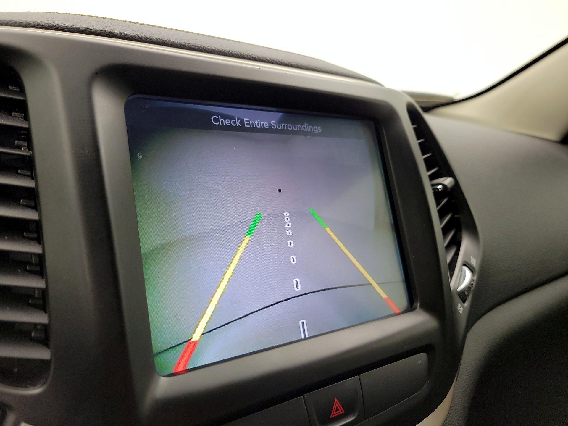 Thumbnail: 2016 Jeep Cherokee - 14