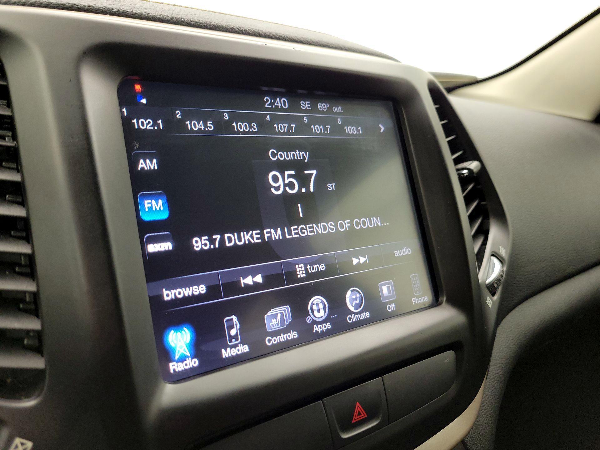 Thumbnail: 2016 Jeep Cherokee - 15