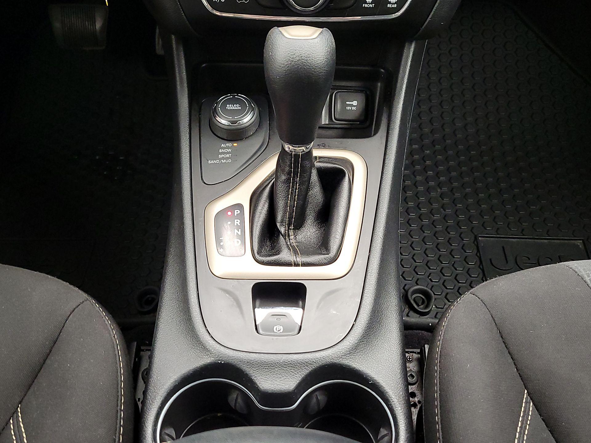 Thumbnail: 2016 Jeep Cherokee - 17