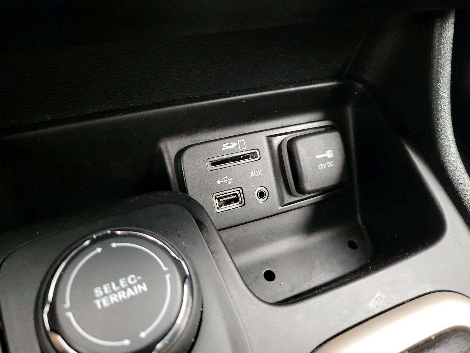 Thumbnail: 2016 Jeep Cherokee - 18