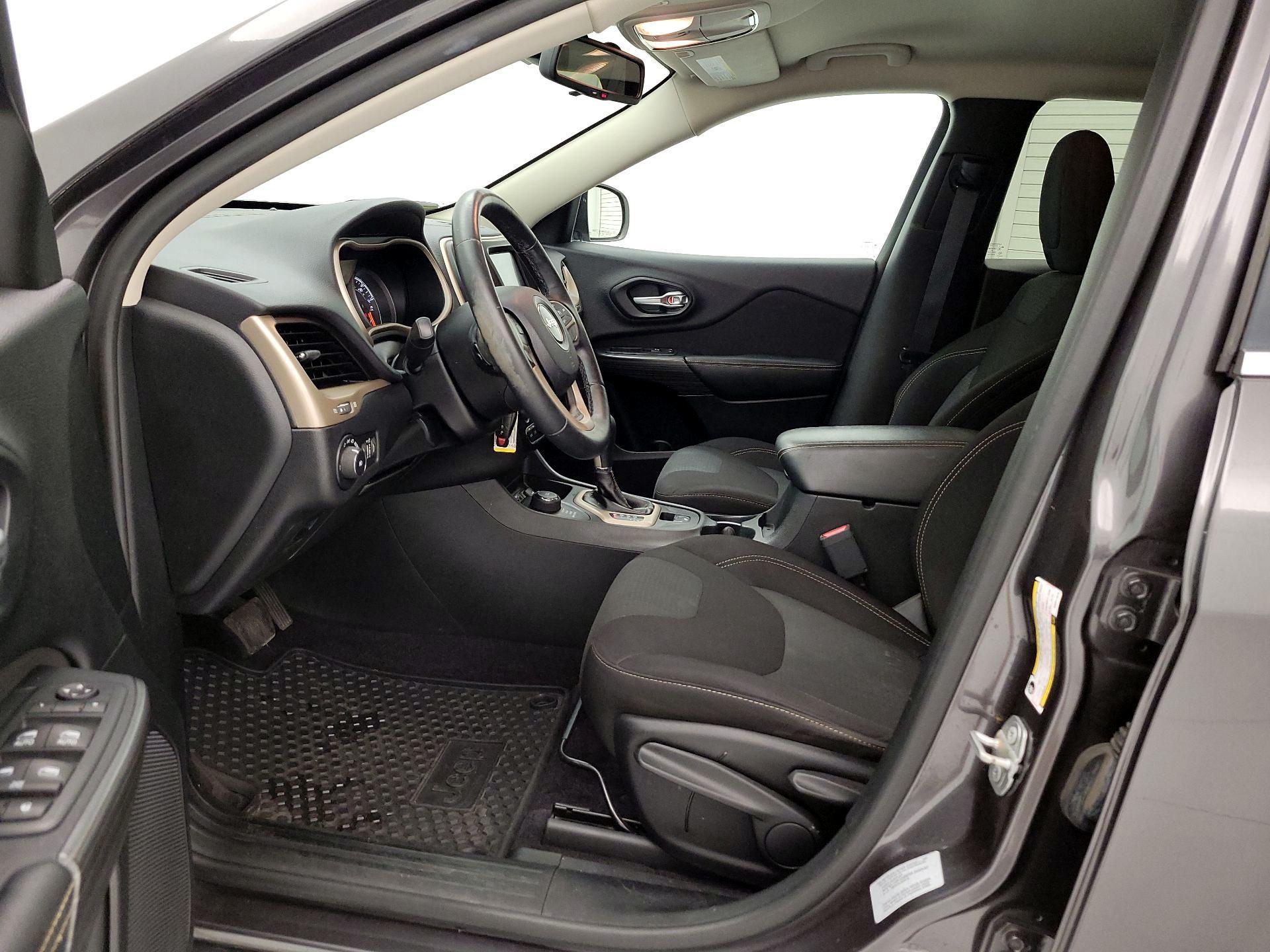 Thumbnail: 2016 Jeep Cherokee - 19