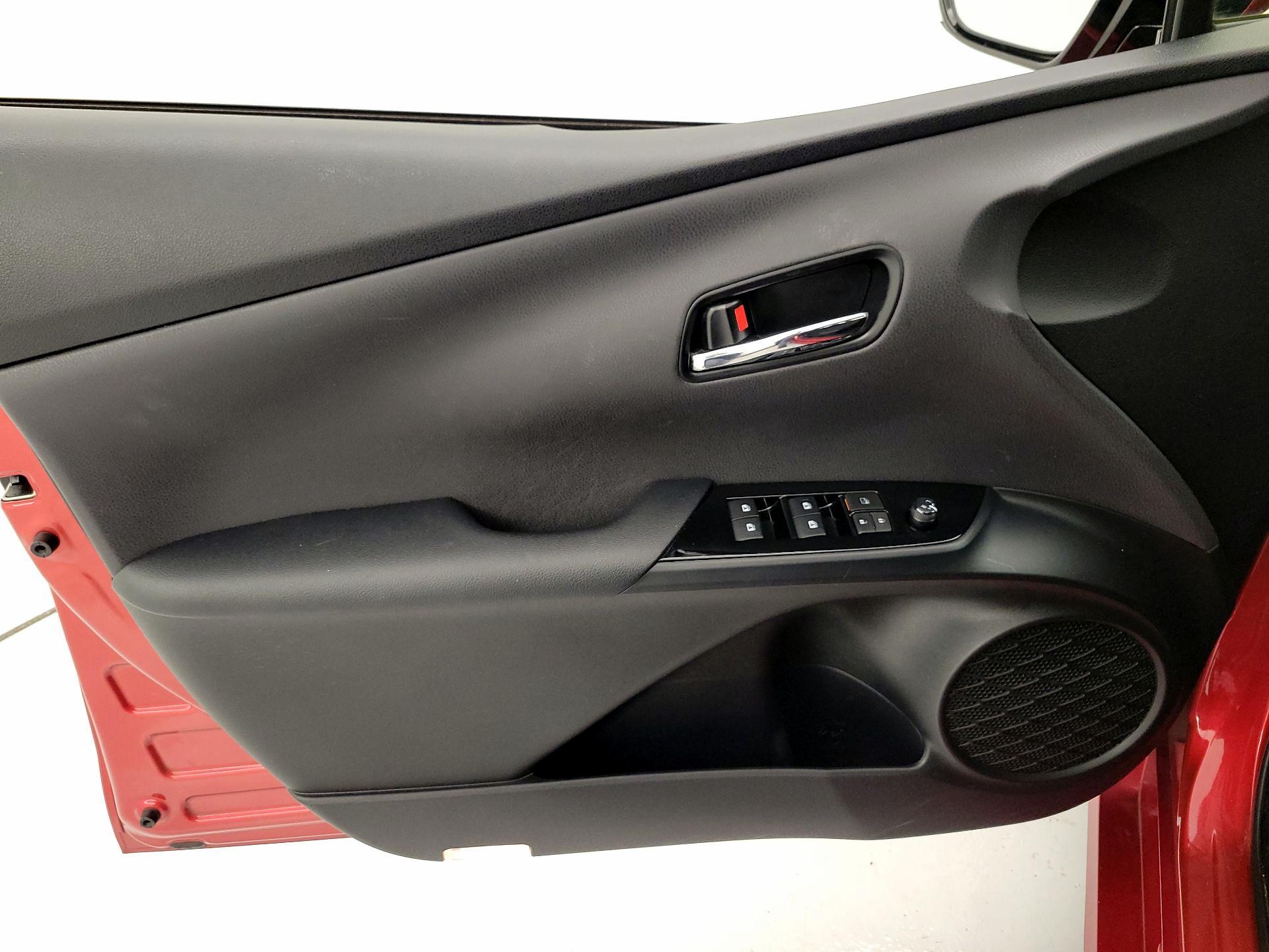 Thumbnail: 2018 Toyota Prius - 12