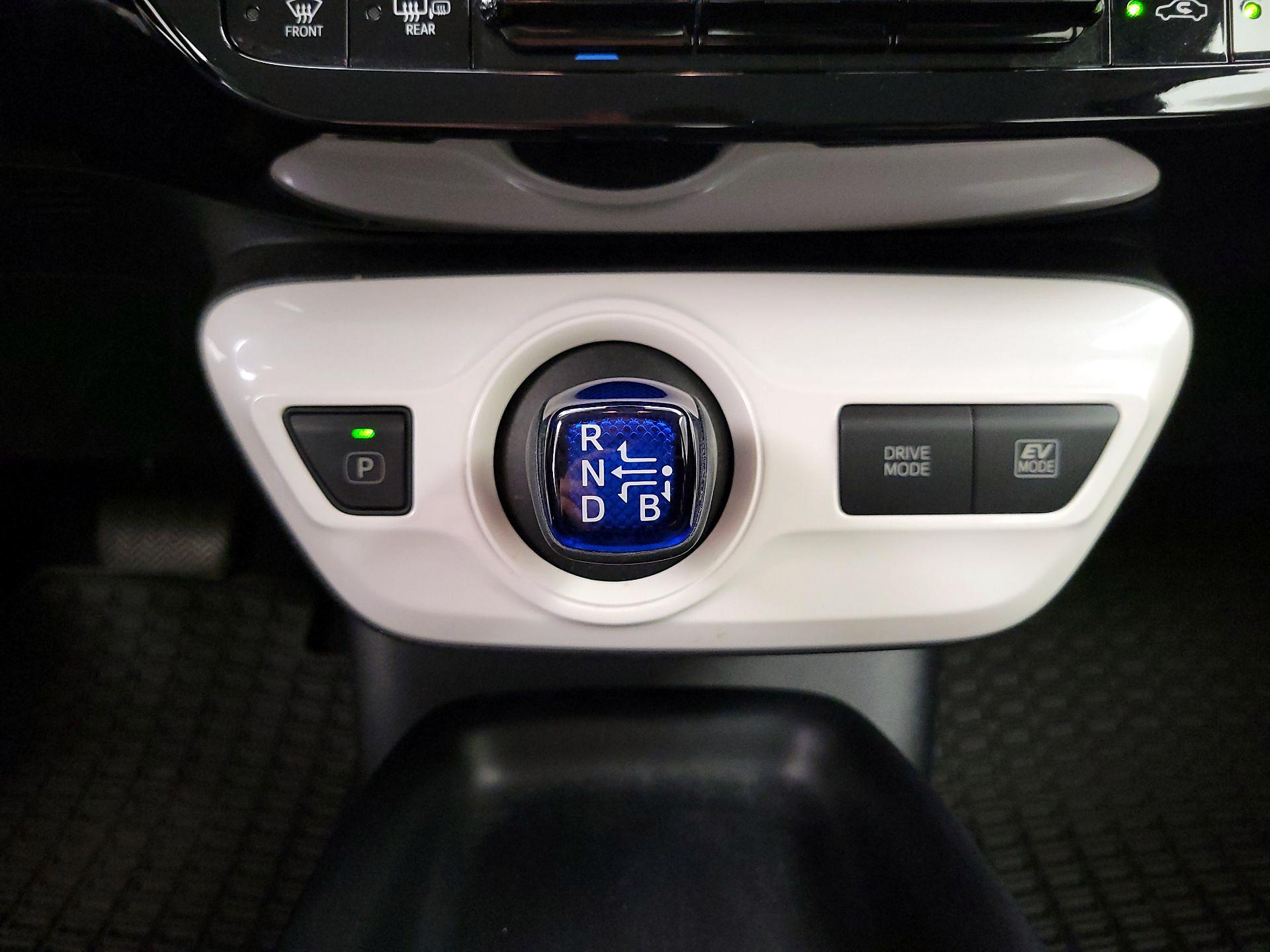 Thumbnail: 2018 Toyota Prius - 17