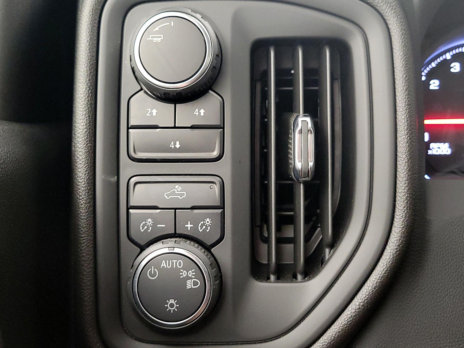 Thumbnail: 2025 Chevrolet Silverado 2500 - 13