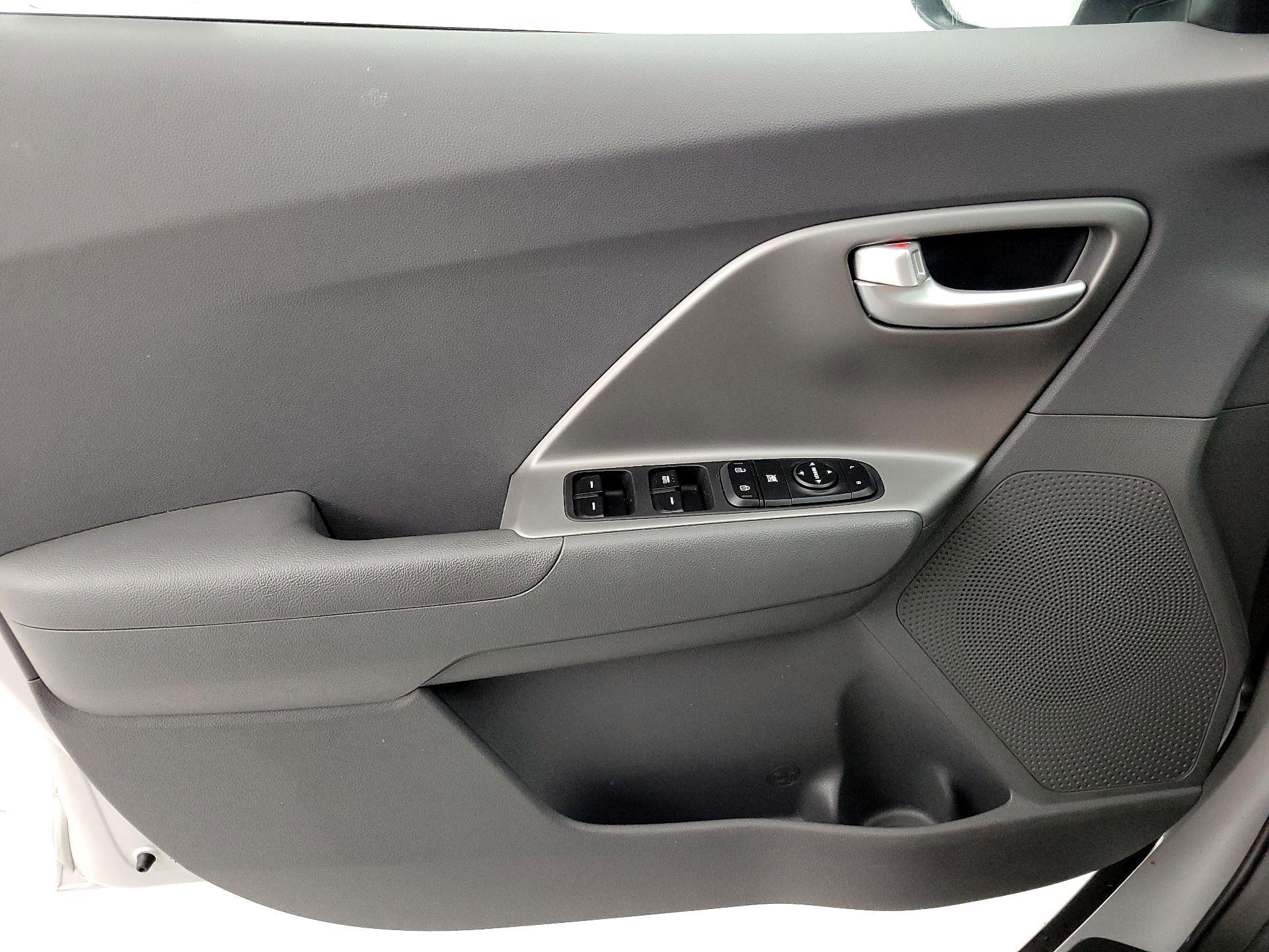Thumbnail: 2019 Kia Niro - 12