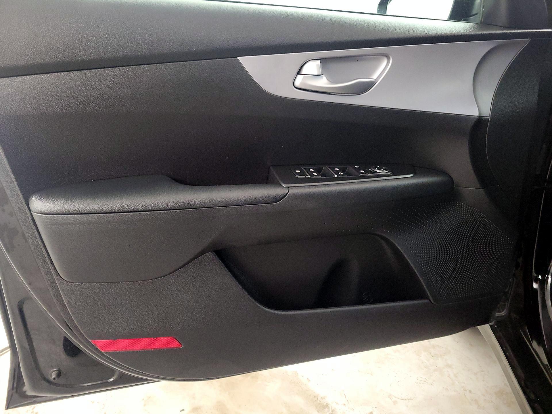 Thumbnail: 2023 Kia Forte - 12