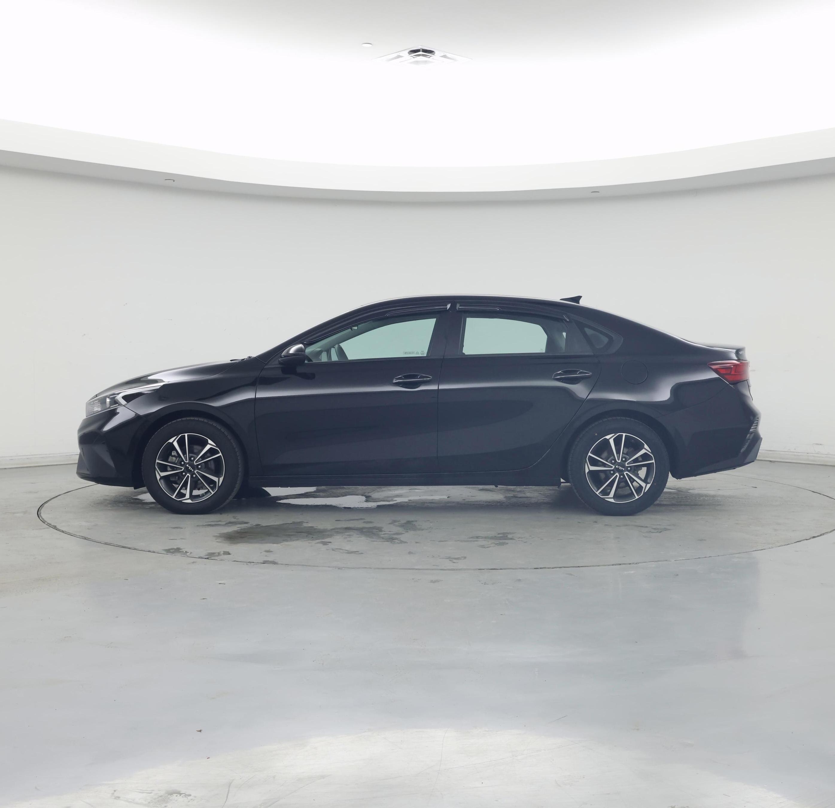 Thumbnail: 2023 Kia Forte - 3