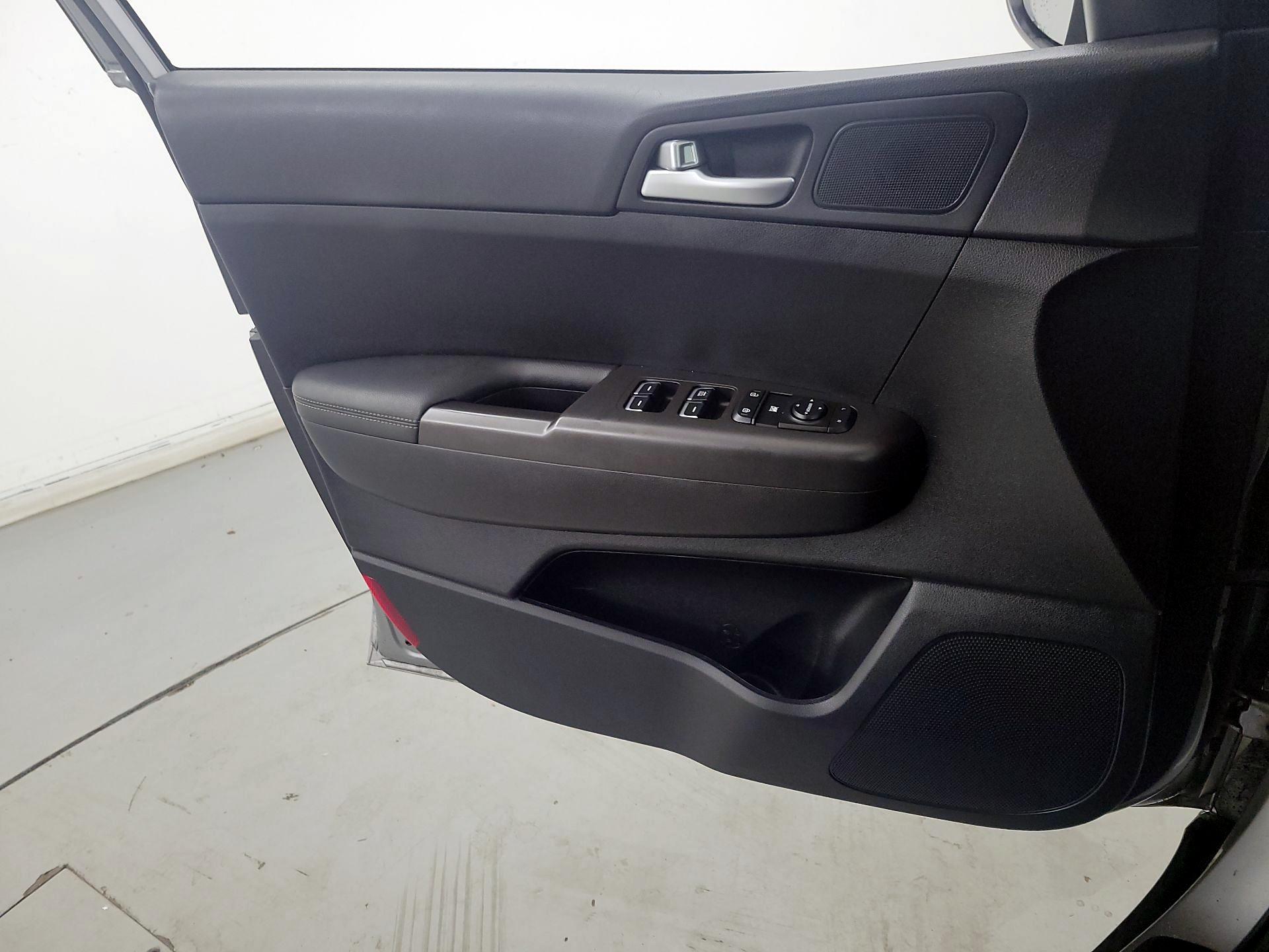 Thumbnail: 2020 Kia Sportage - 12