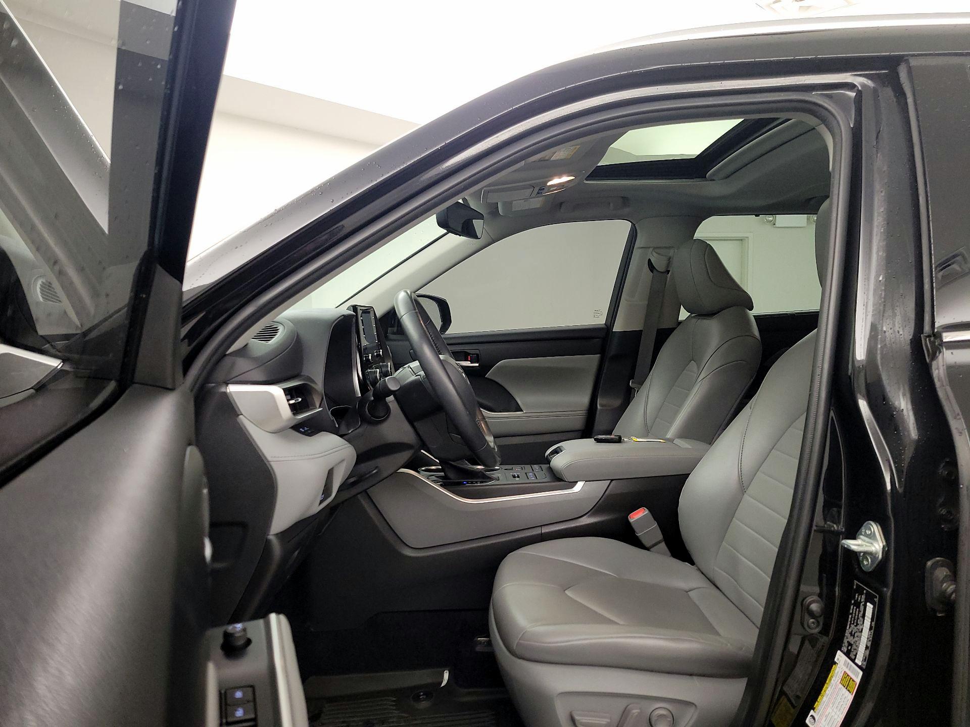 Thumbnail: 2022 Toyota Highlander - 11