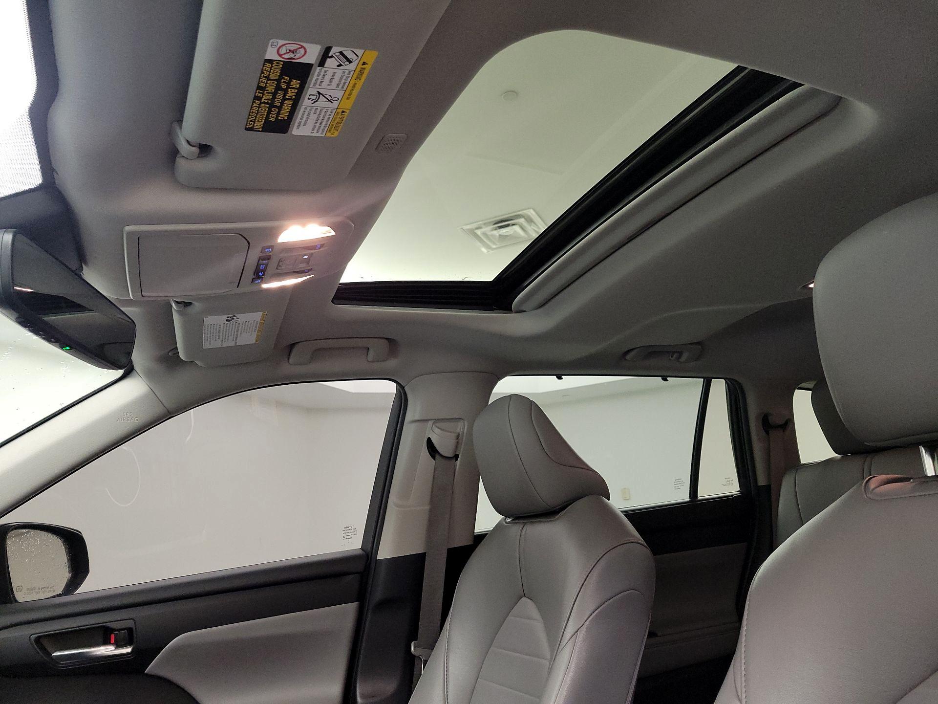 Thumbnail: 2022 Toyota Highlander - 19