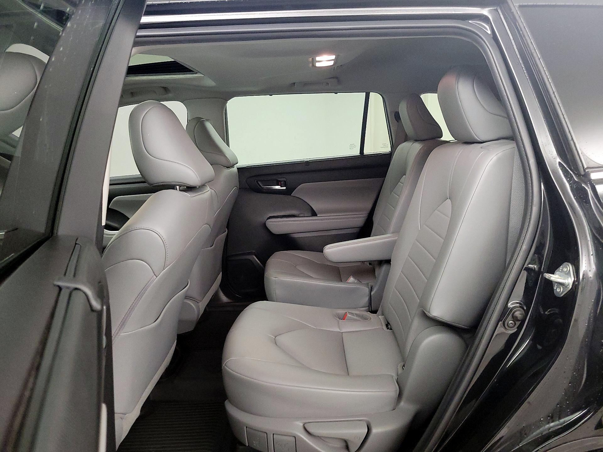 Thumbnail: 2022 Toyota Highlander - 20