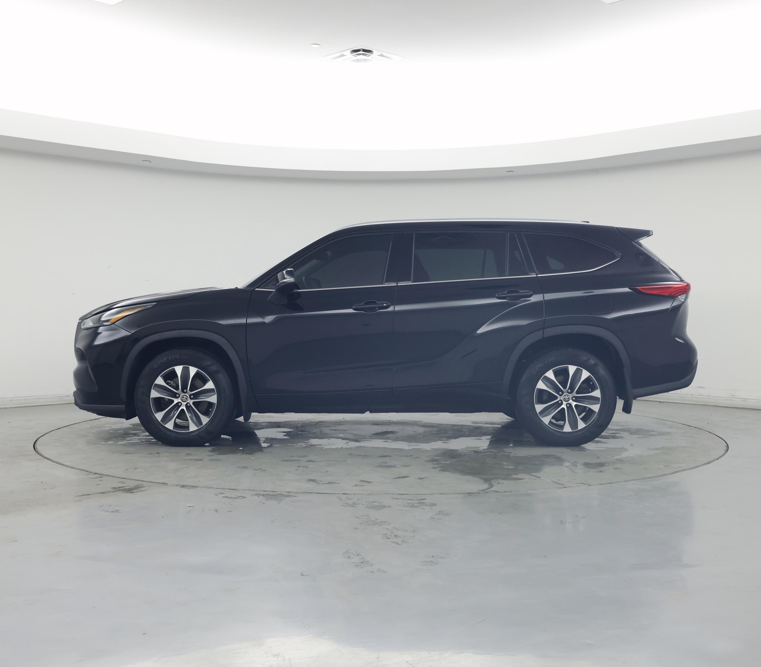 Thumbnail: 2022 Toyota Highlander - 3