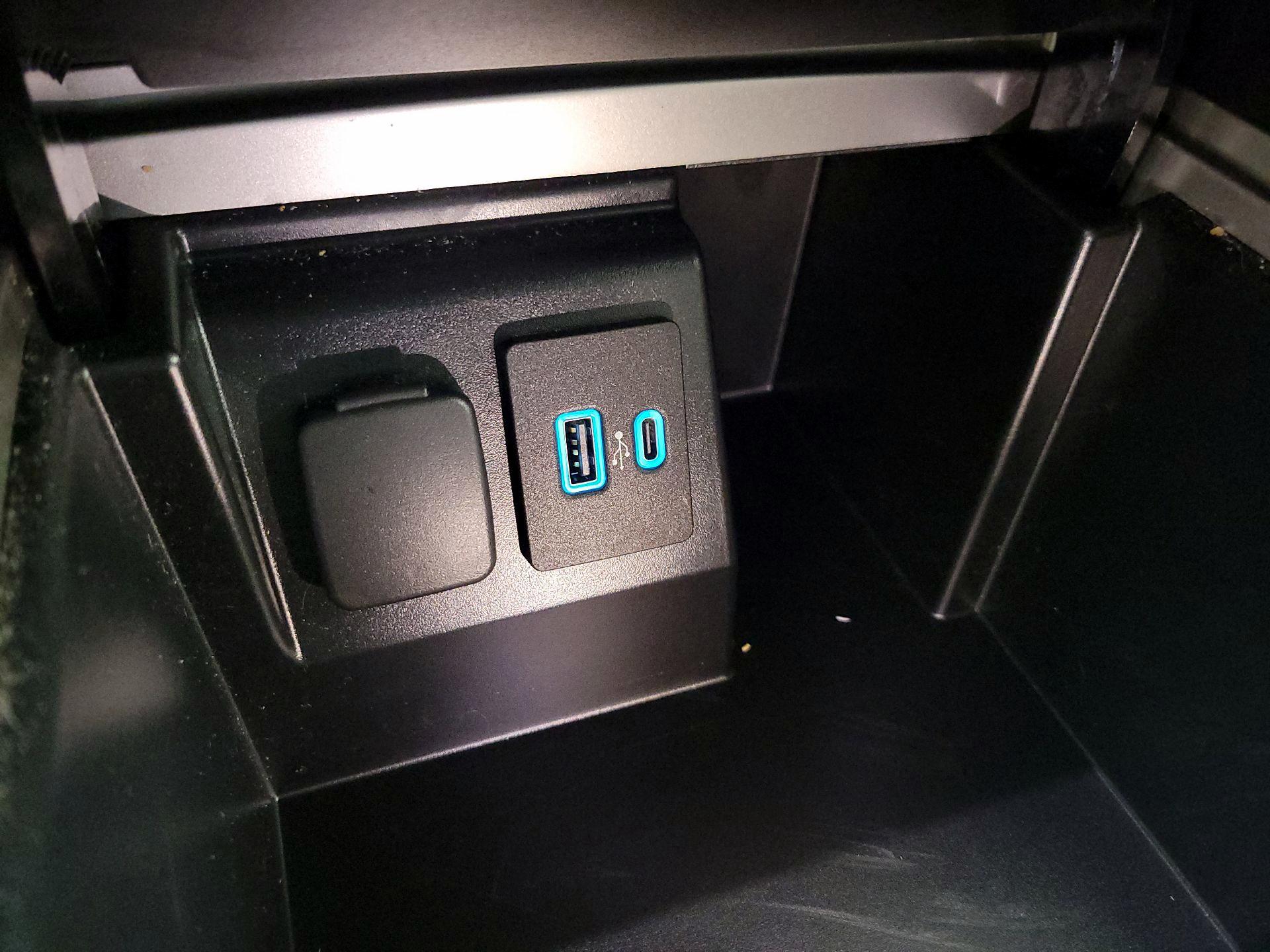 Thumbnail: 2020 Ford Explorer - 18