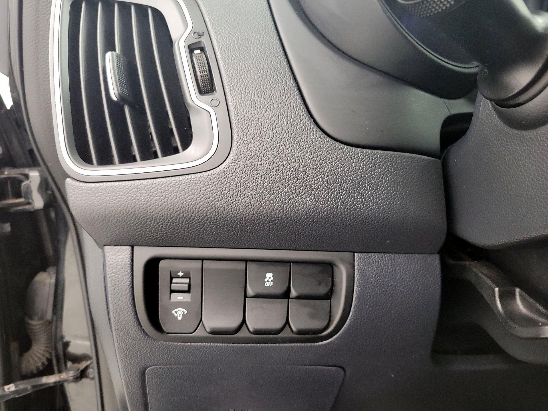 Thumbnail: 2017 Kia Rio - 13