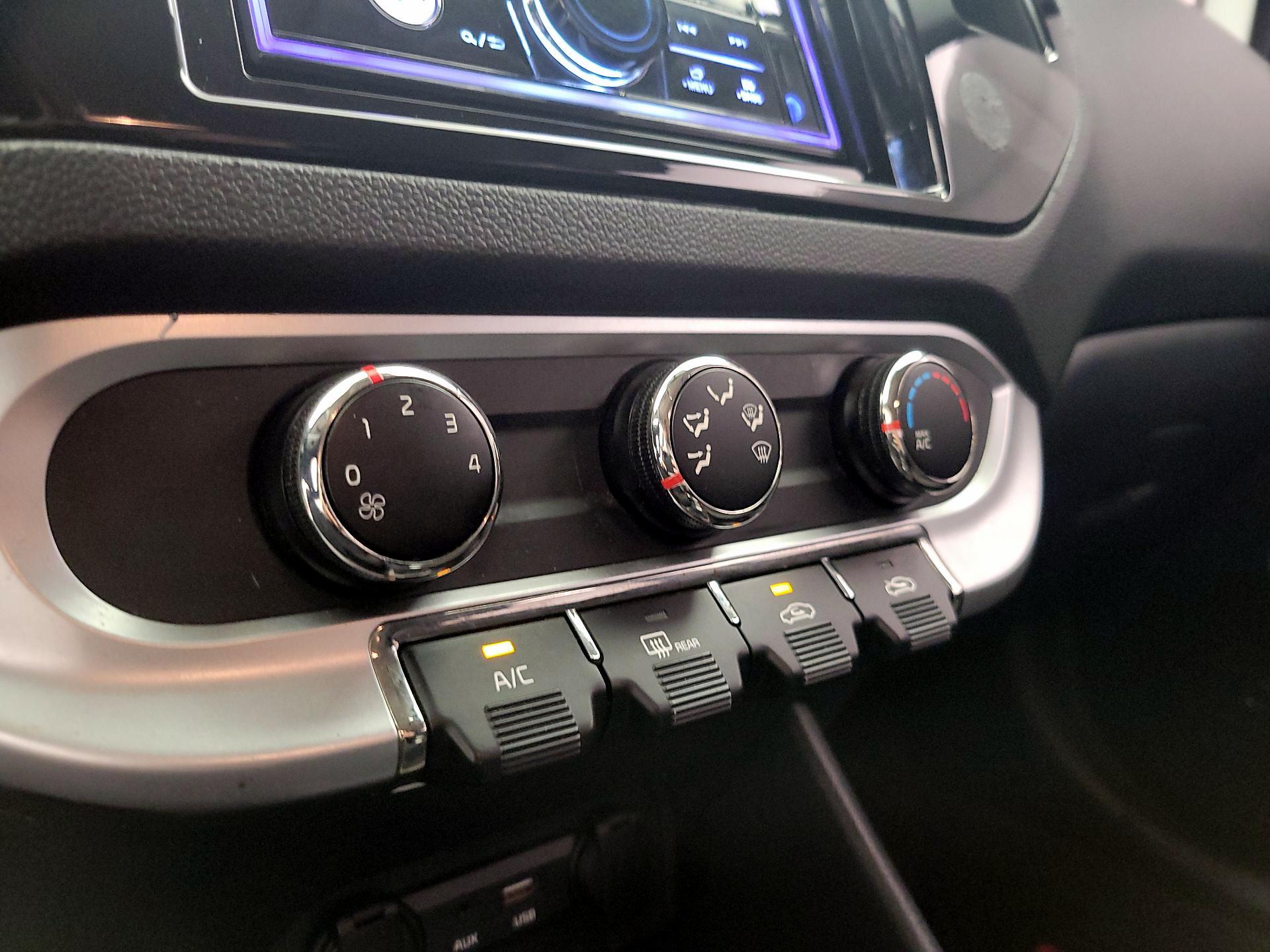 Thumbnail: 2017 Kia Rio - 15